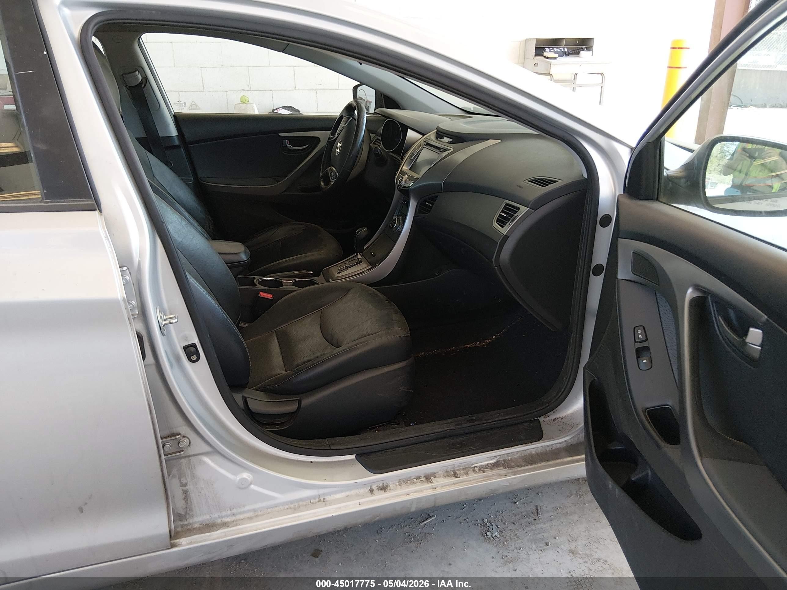 2013 Hyundai Elantra Limited Silver vin: KMHDH4AE4DU864040