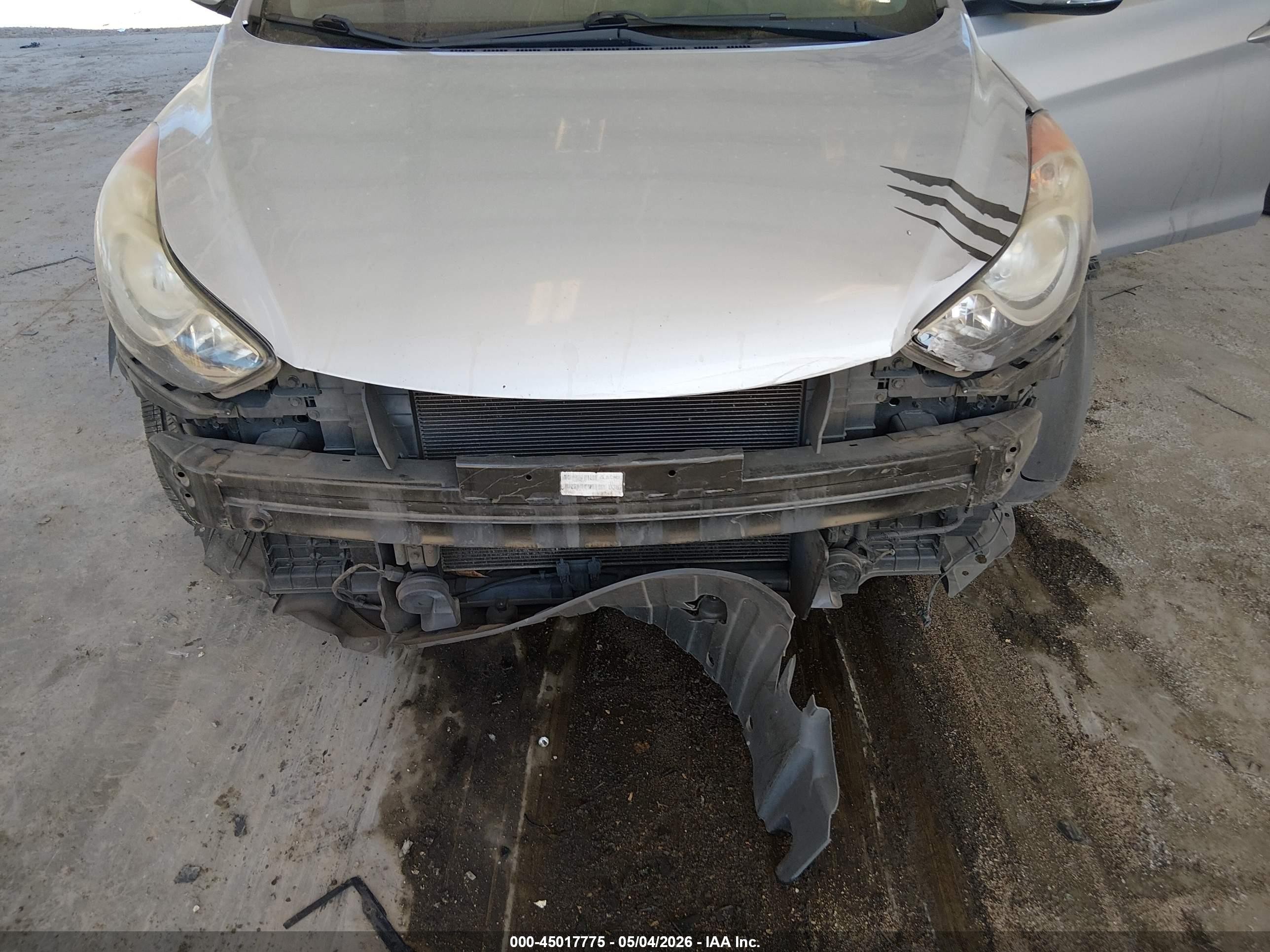 2013 Hyundai Elantra Limited Silver vin: KMHDH4AE4DU864040