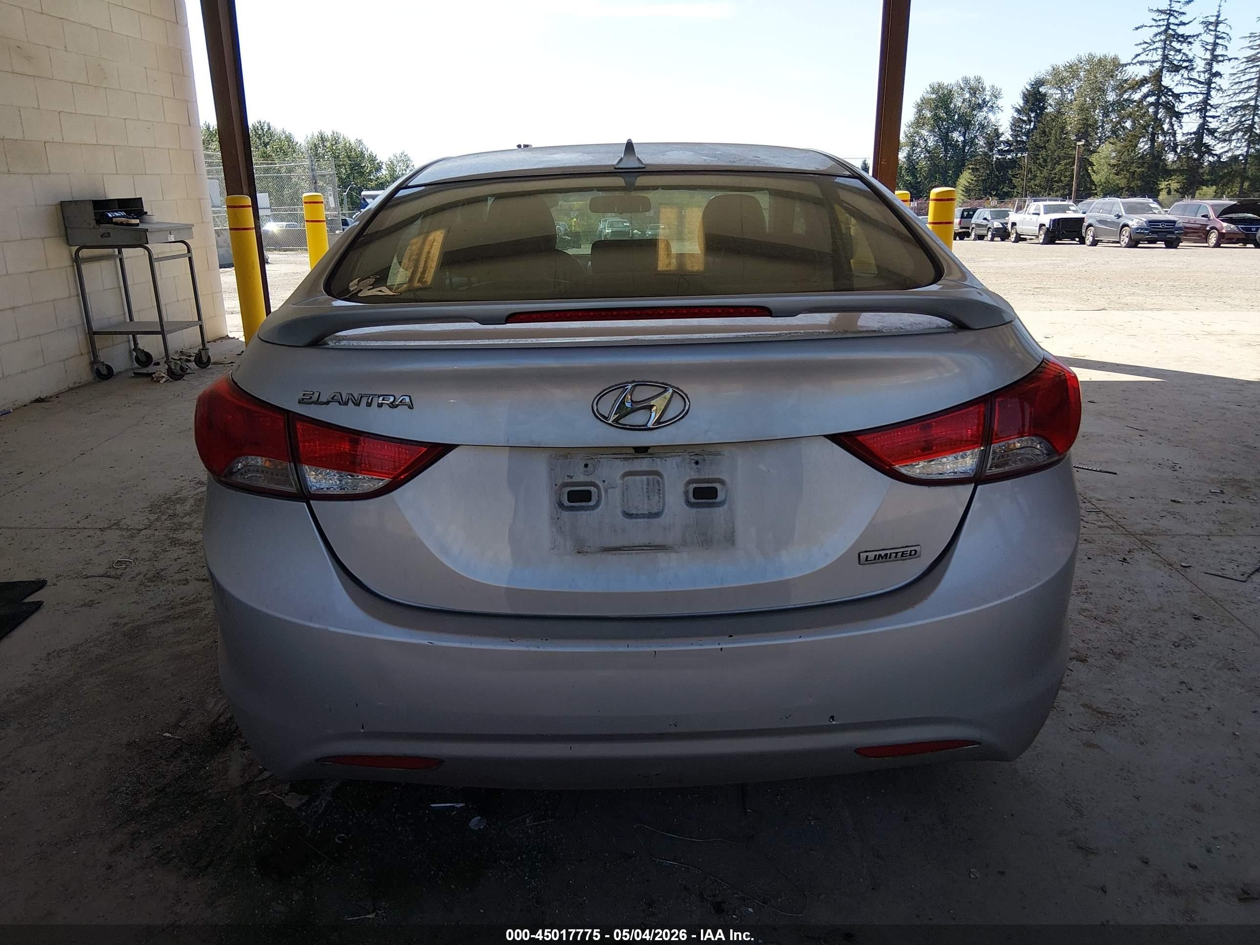 2013 Hyundai Elantra Limited Silver vin: KMHDH4AE4DU864040