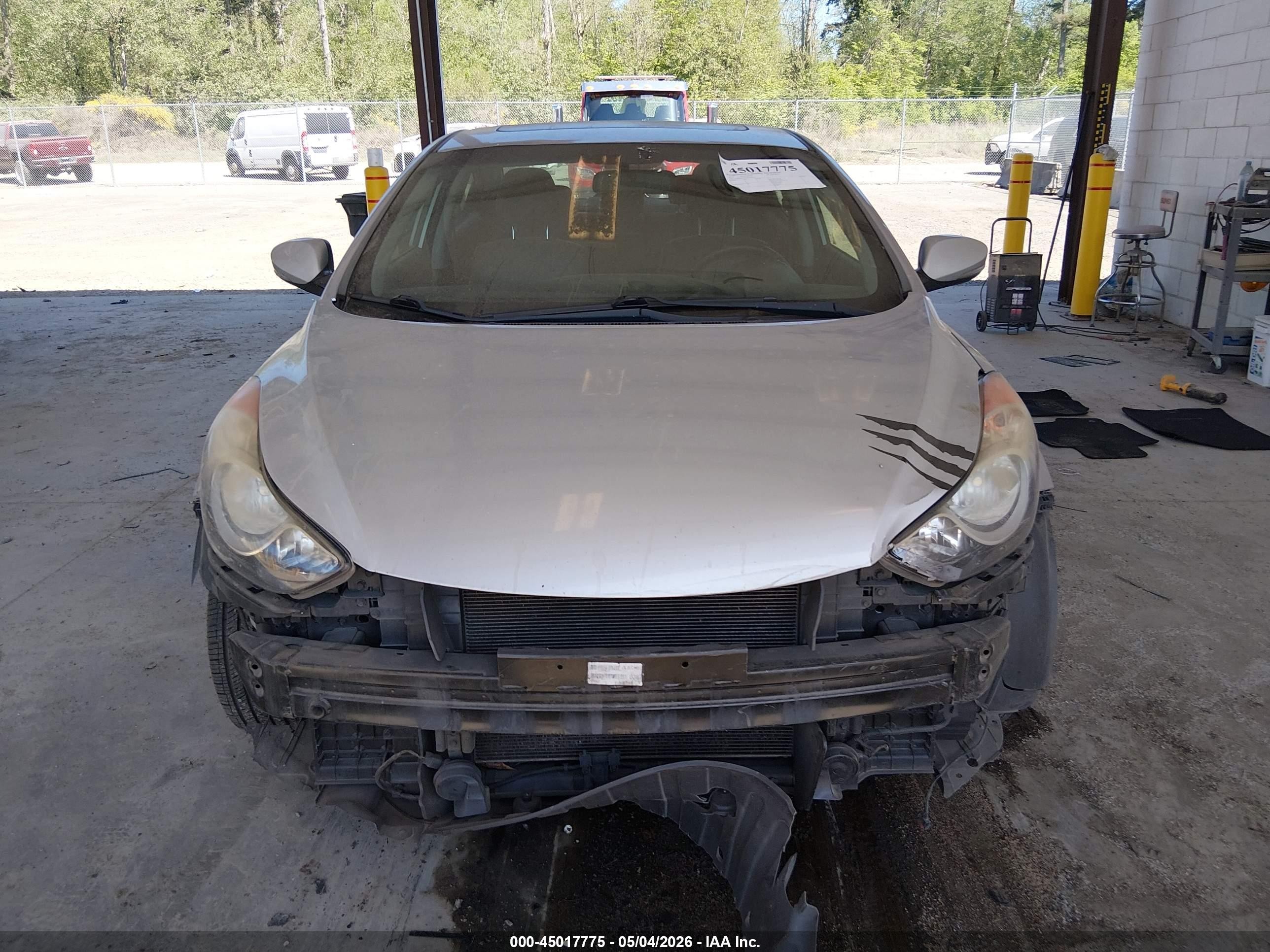 2013 Hyundai Elantra Limited Silver vin: KMHDH4AE4DU864040