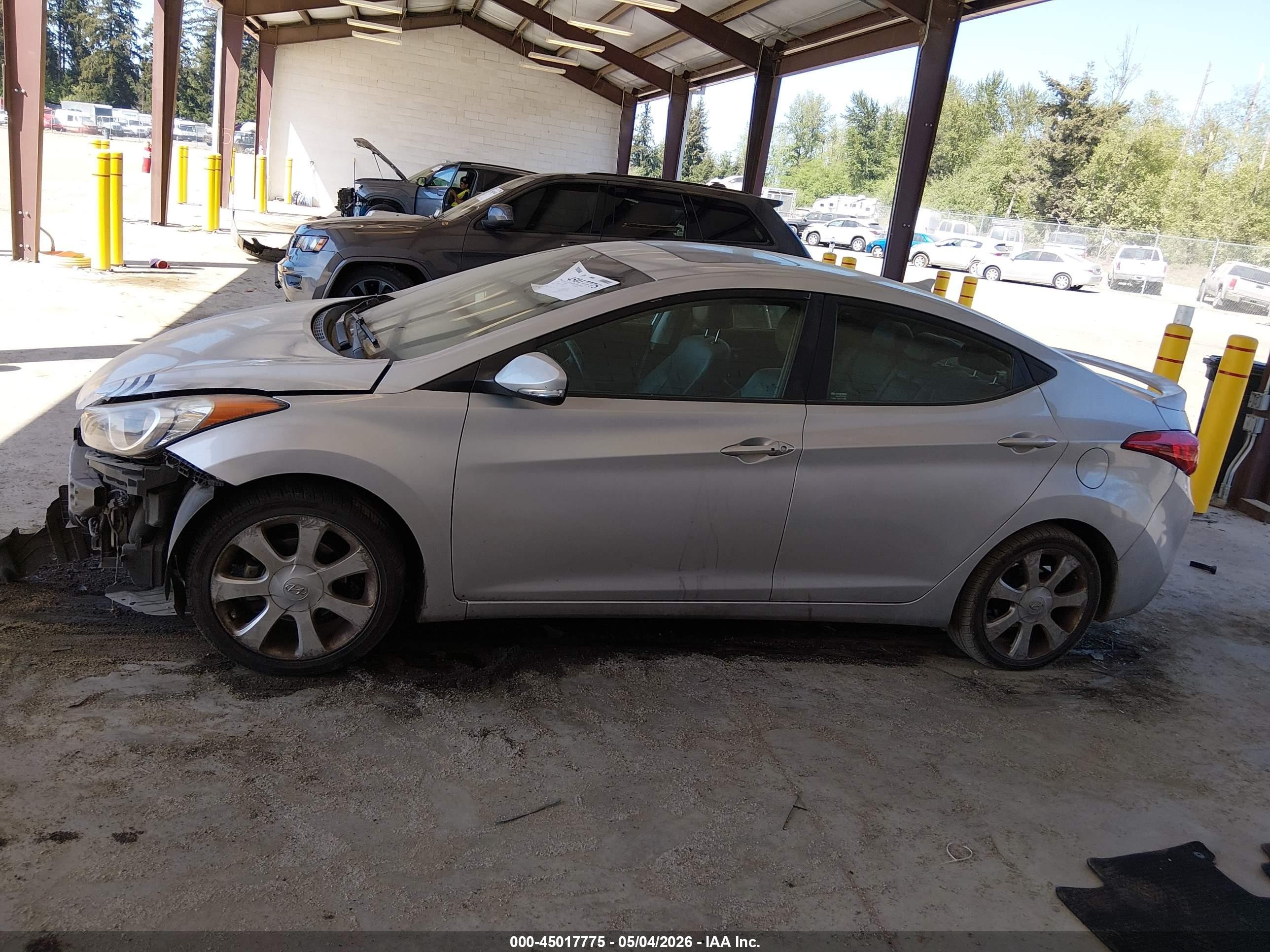 2013 Hyundai Elantra Limited Silver vin: KMHDH4AE4DU864040