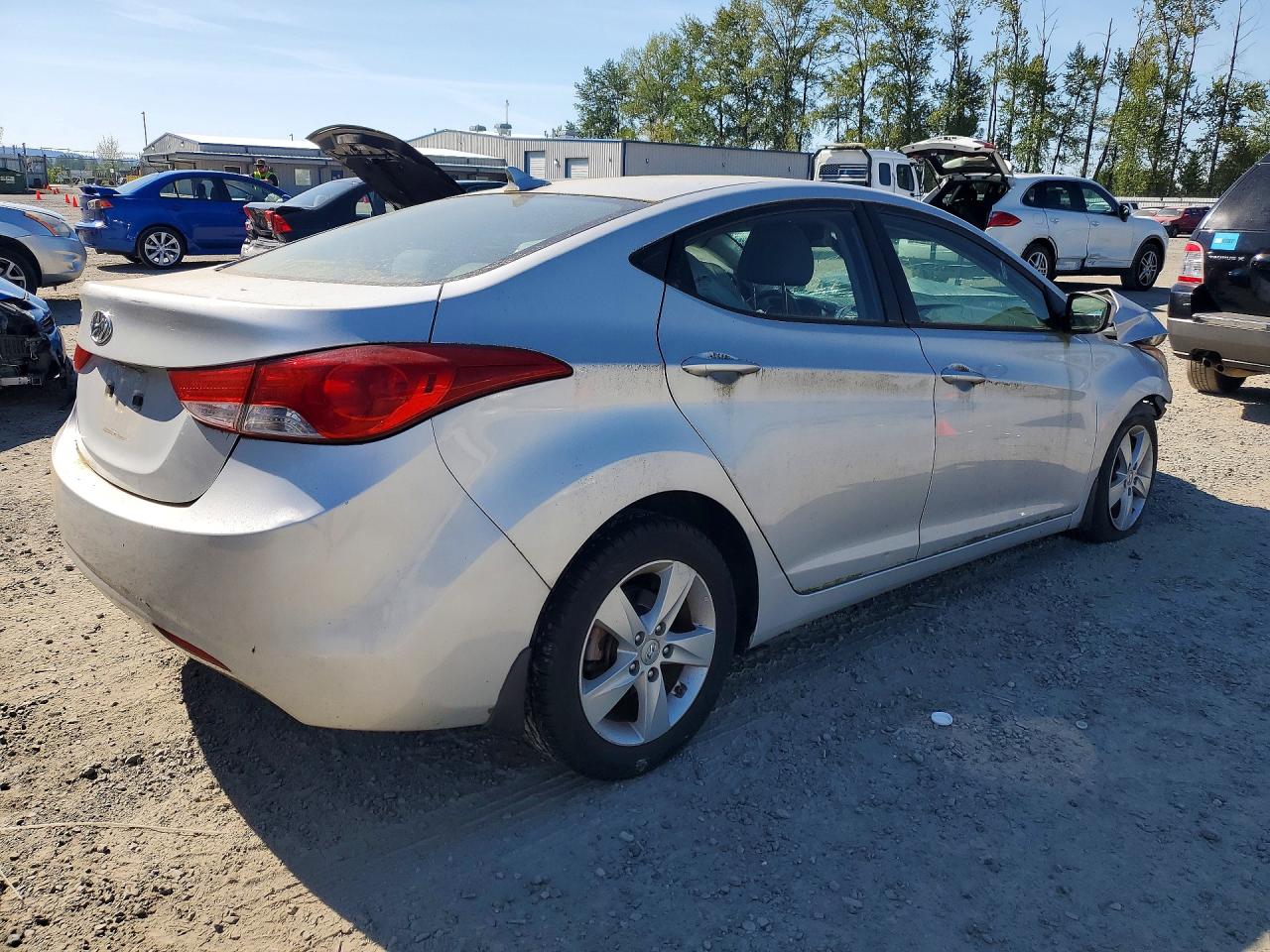 2013 Hyundai Elantra Gls Серебряный vin: KMHDH4AE4DU883039