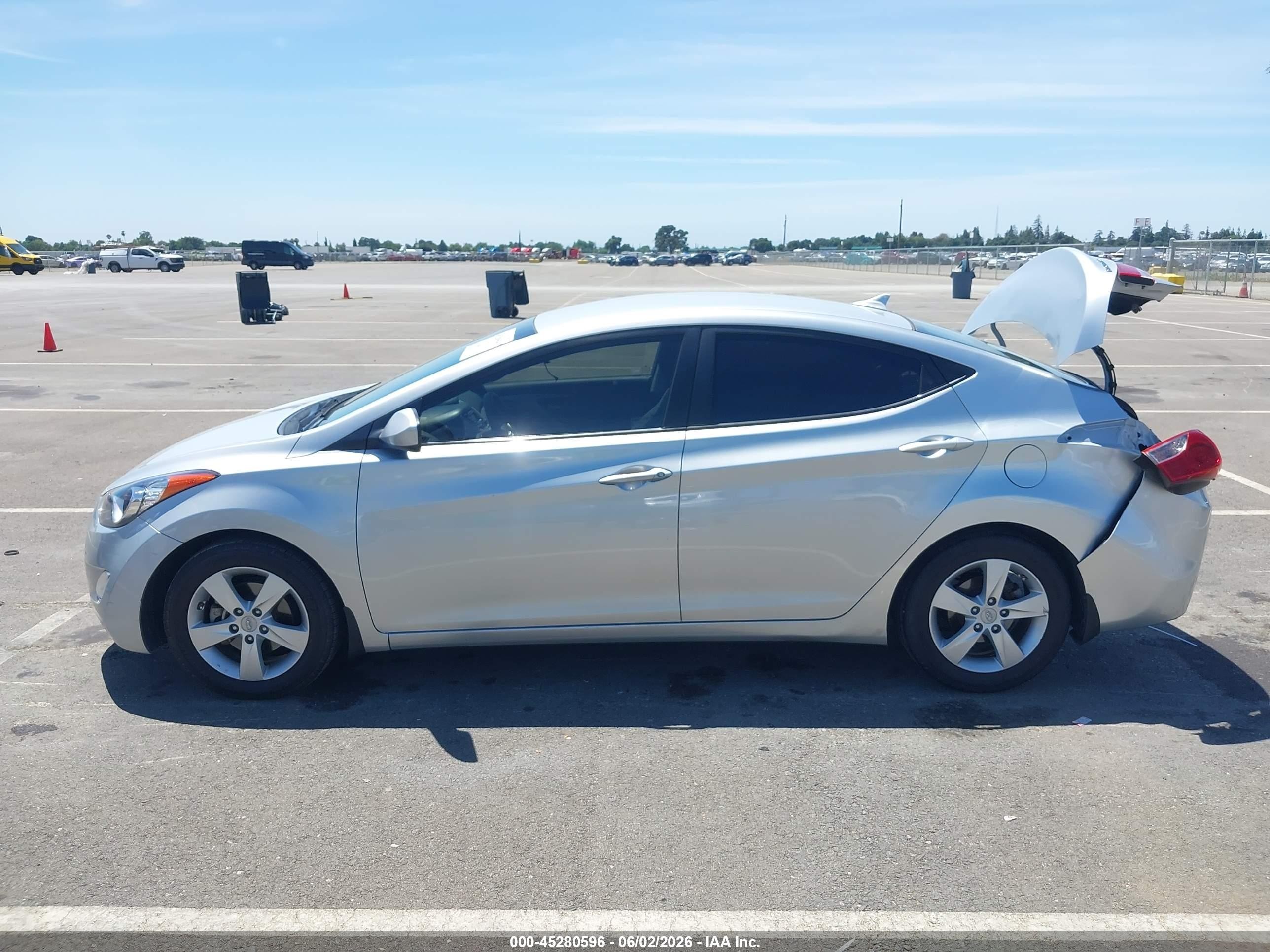 2013 Hyundai Elantra Gls Silver vin: KMHDH4AE4DU949847