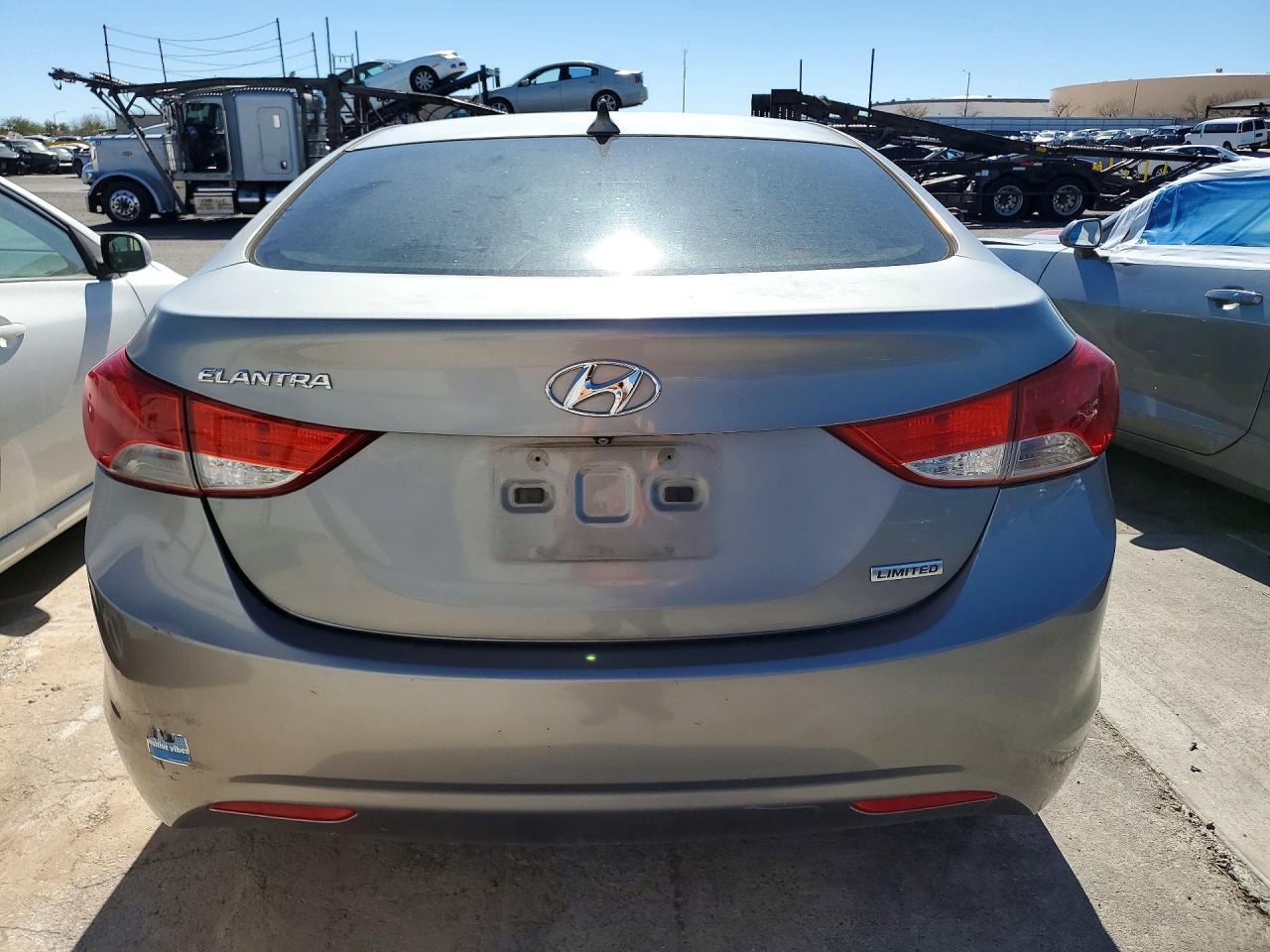 2012 Hyundai Elantra Limited Серебряный vin: KMHDH4AE5CU205513