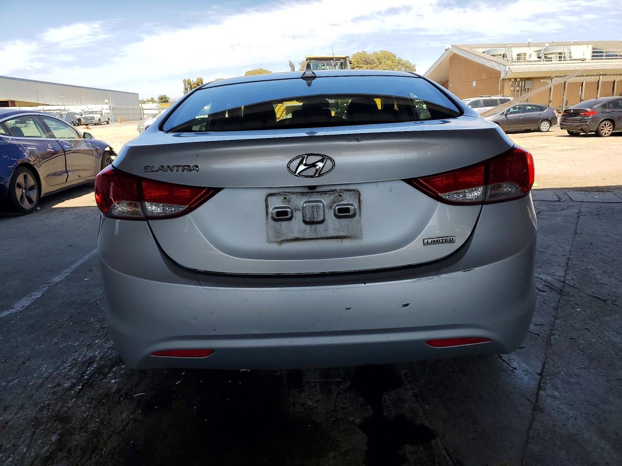 2012 Hyundai Elantra Limited Silver vin: KMHDH4AE5CU208024