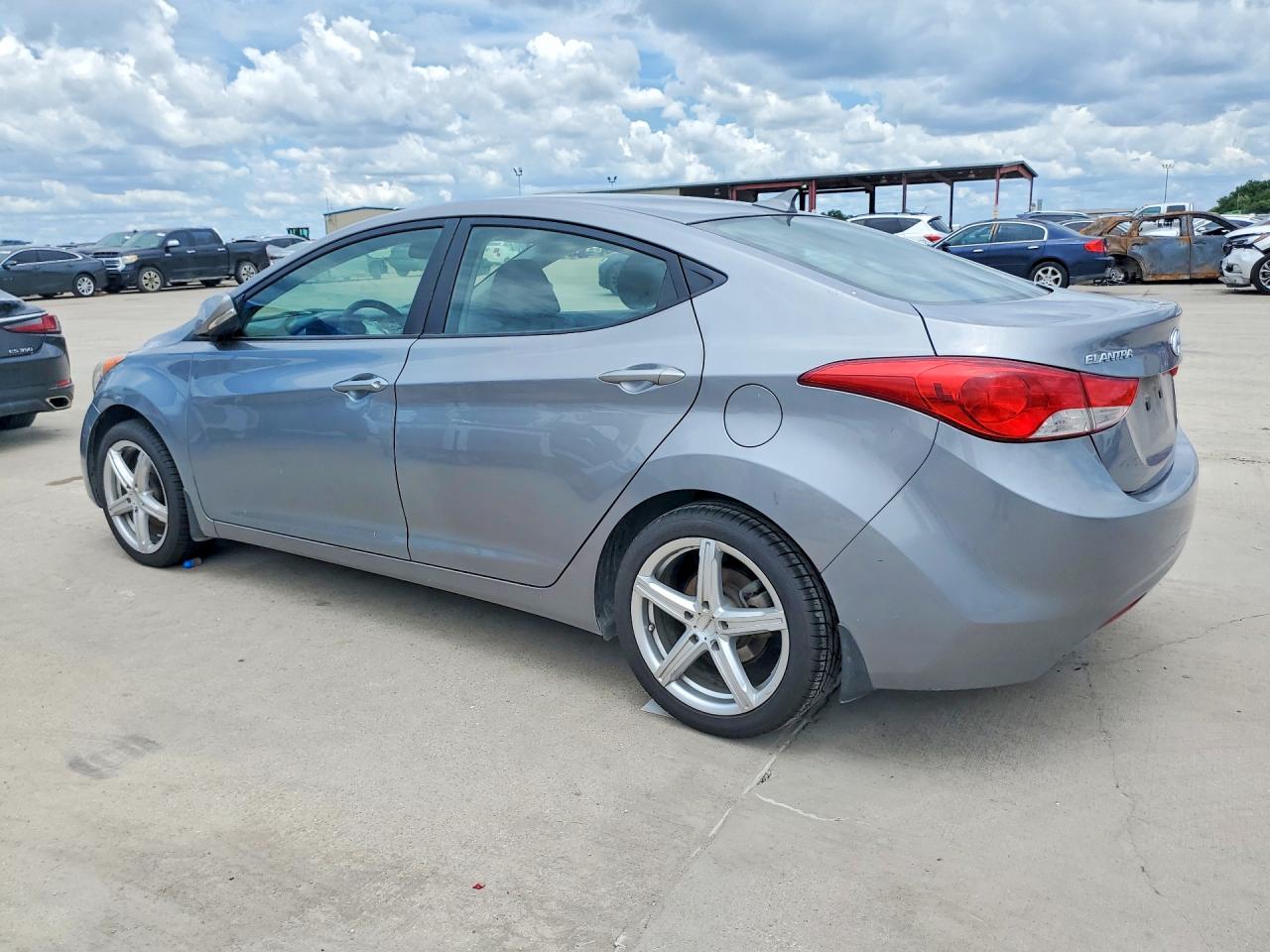 2013 Hyundai Elantra Limited Серебряный vin: KMHDH4AE5DU518899