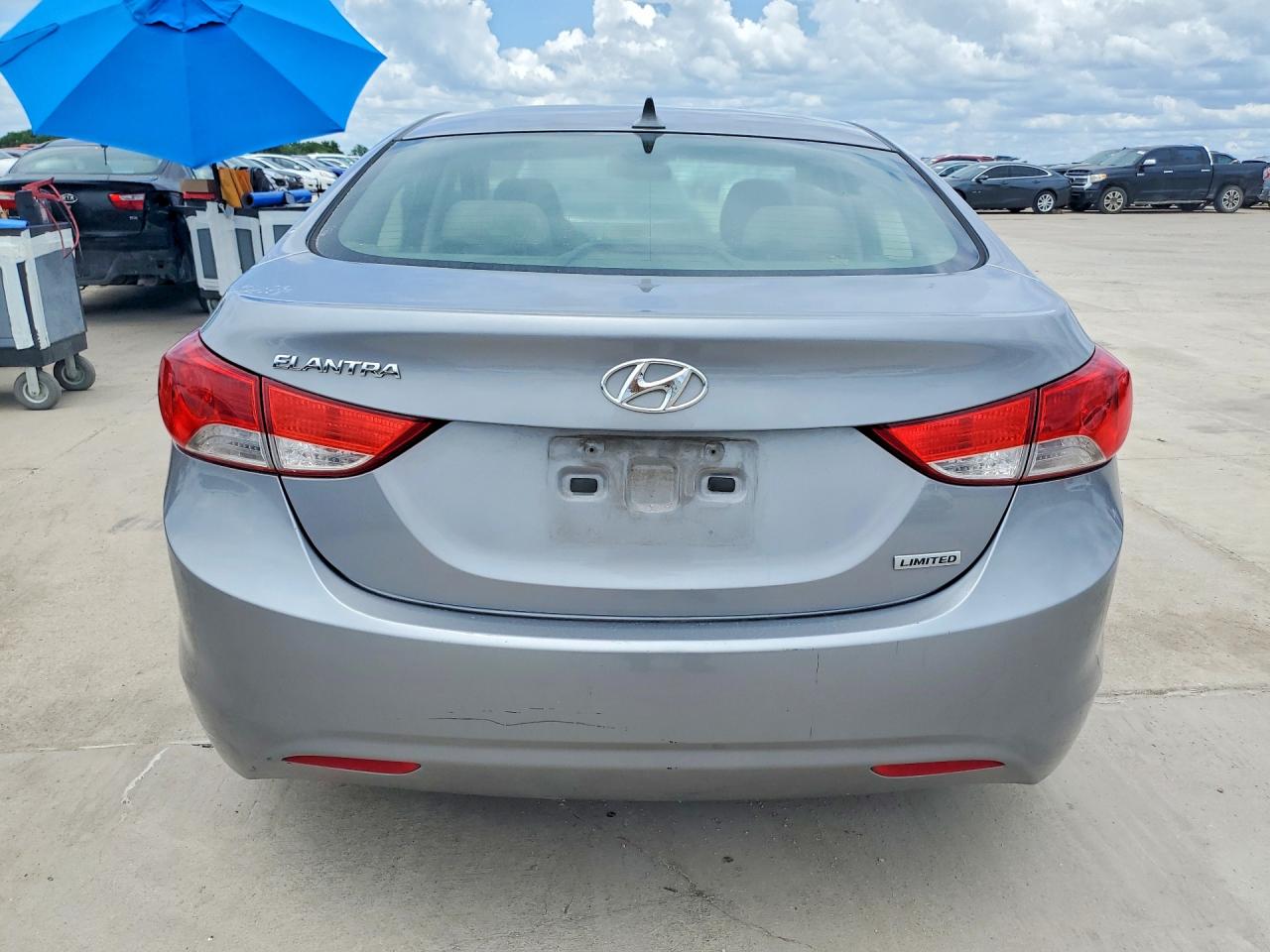 2013 Hyundai Elantra Limited Серебряный vin: KMHDH4AE5DU518899