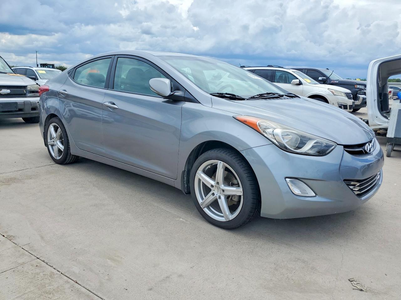 2013 Hyundai Elantra Limited Серебряный vin: KMHDH4AE5DU518899