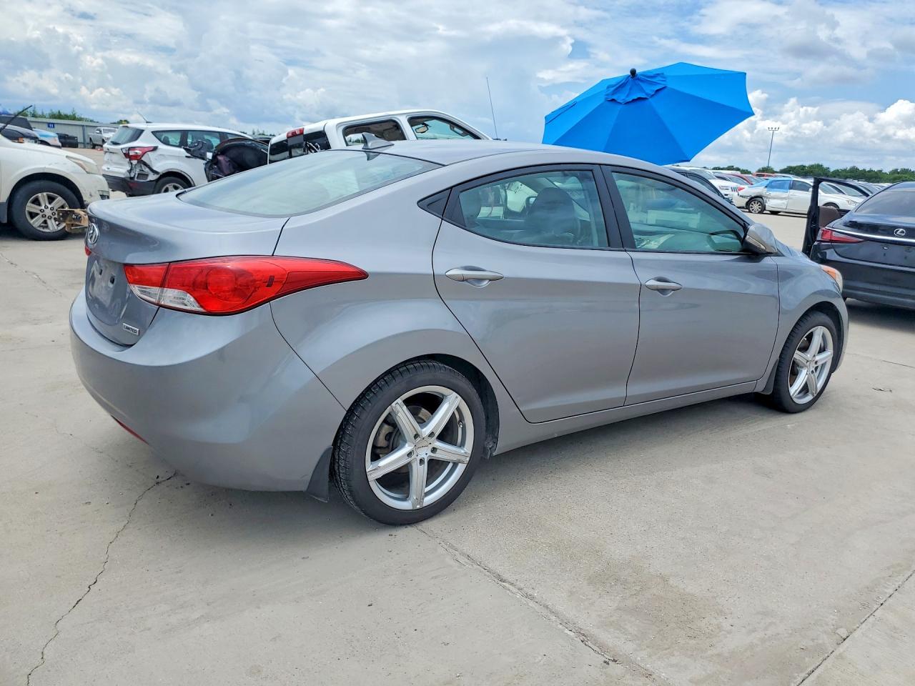2013 Hyundai Elantra Limited Серебряный vin: KMHDH4AE5DU518899