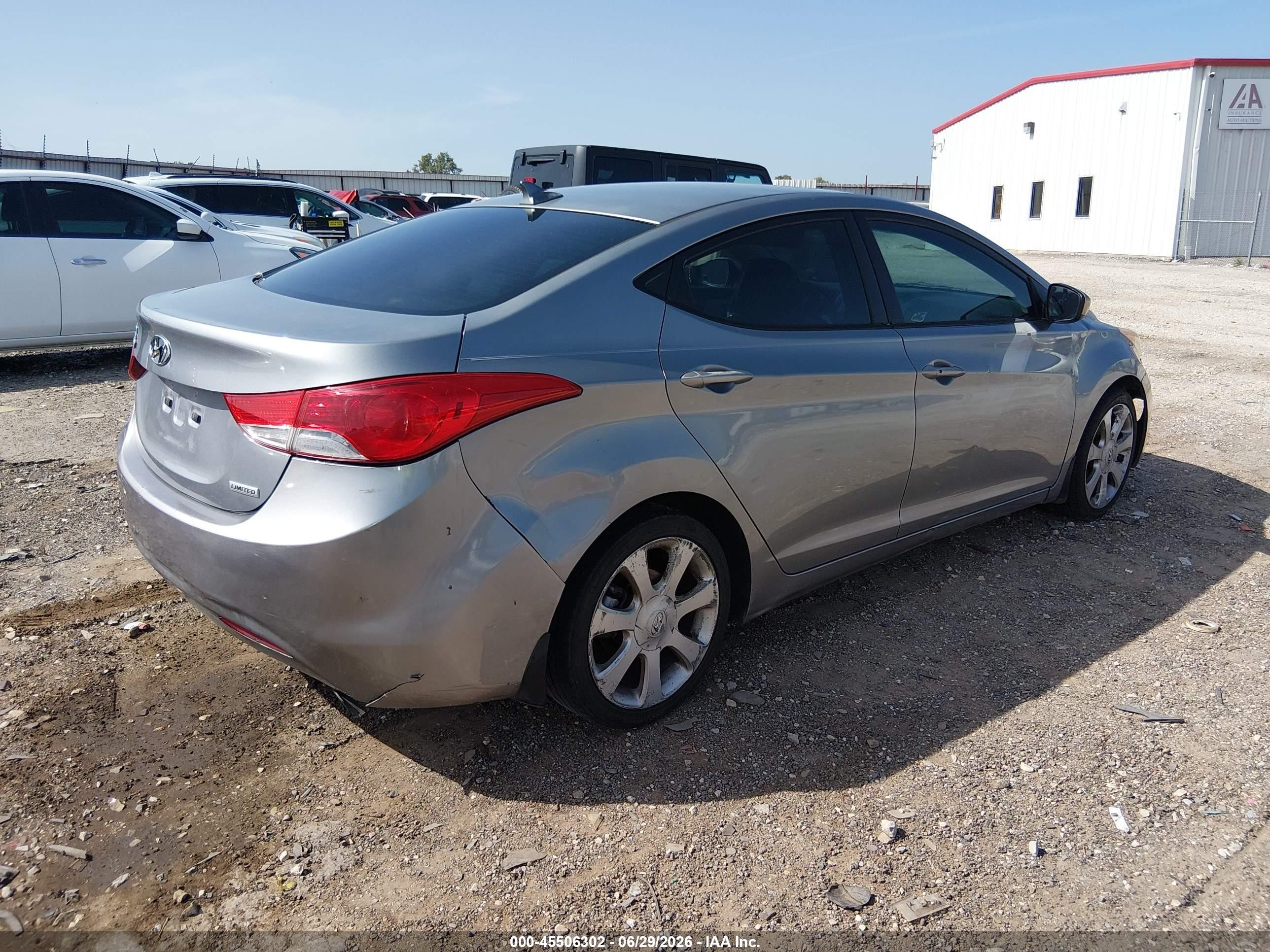 2013 Hyundai Elantra Limited Silver vin: KMHDH4AE5DU634457