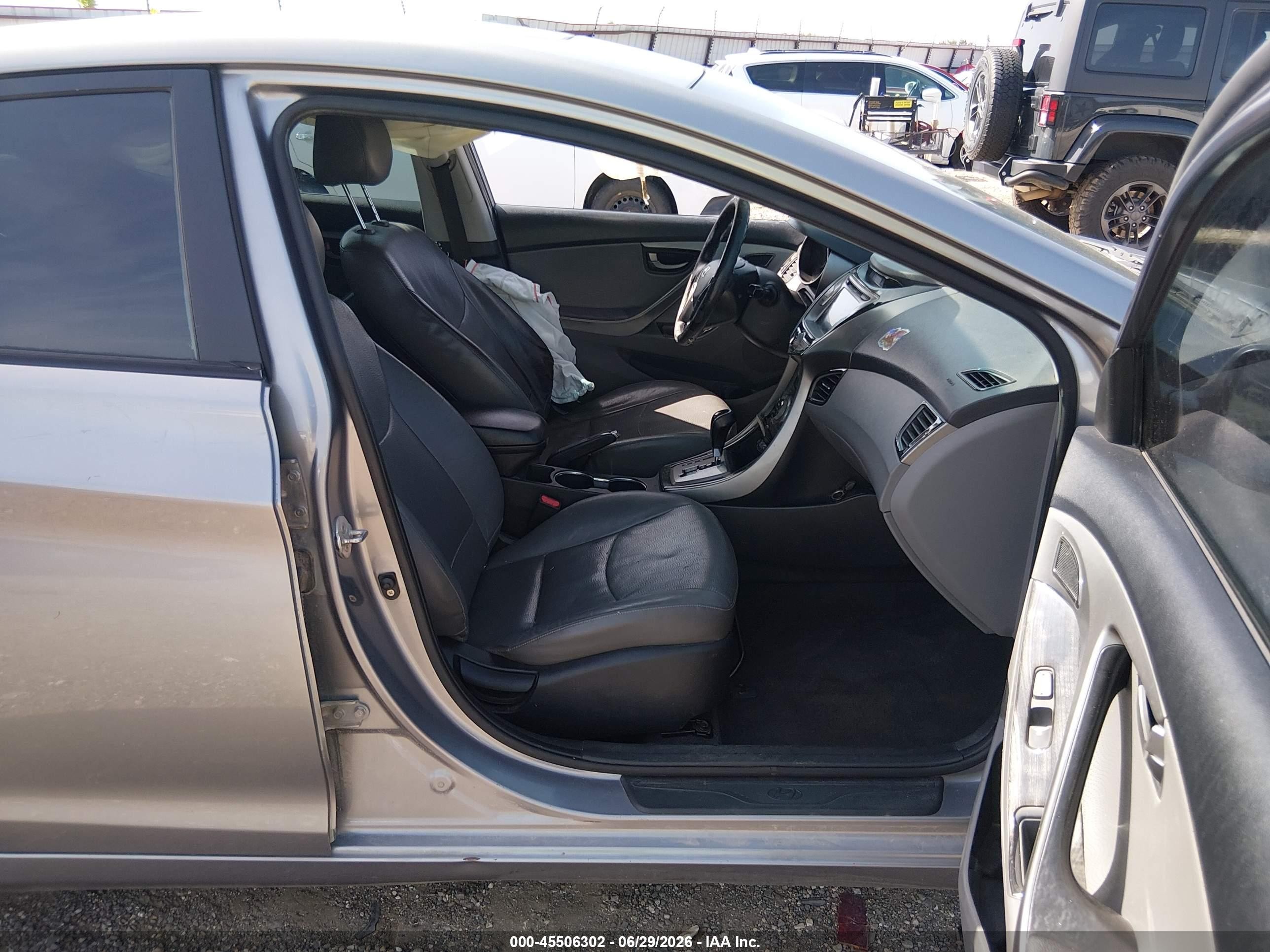 2013 Hyundai Elantra Limited Silver vin: KMHDH4AE5DU634457