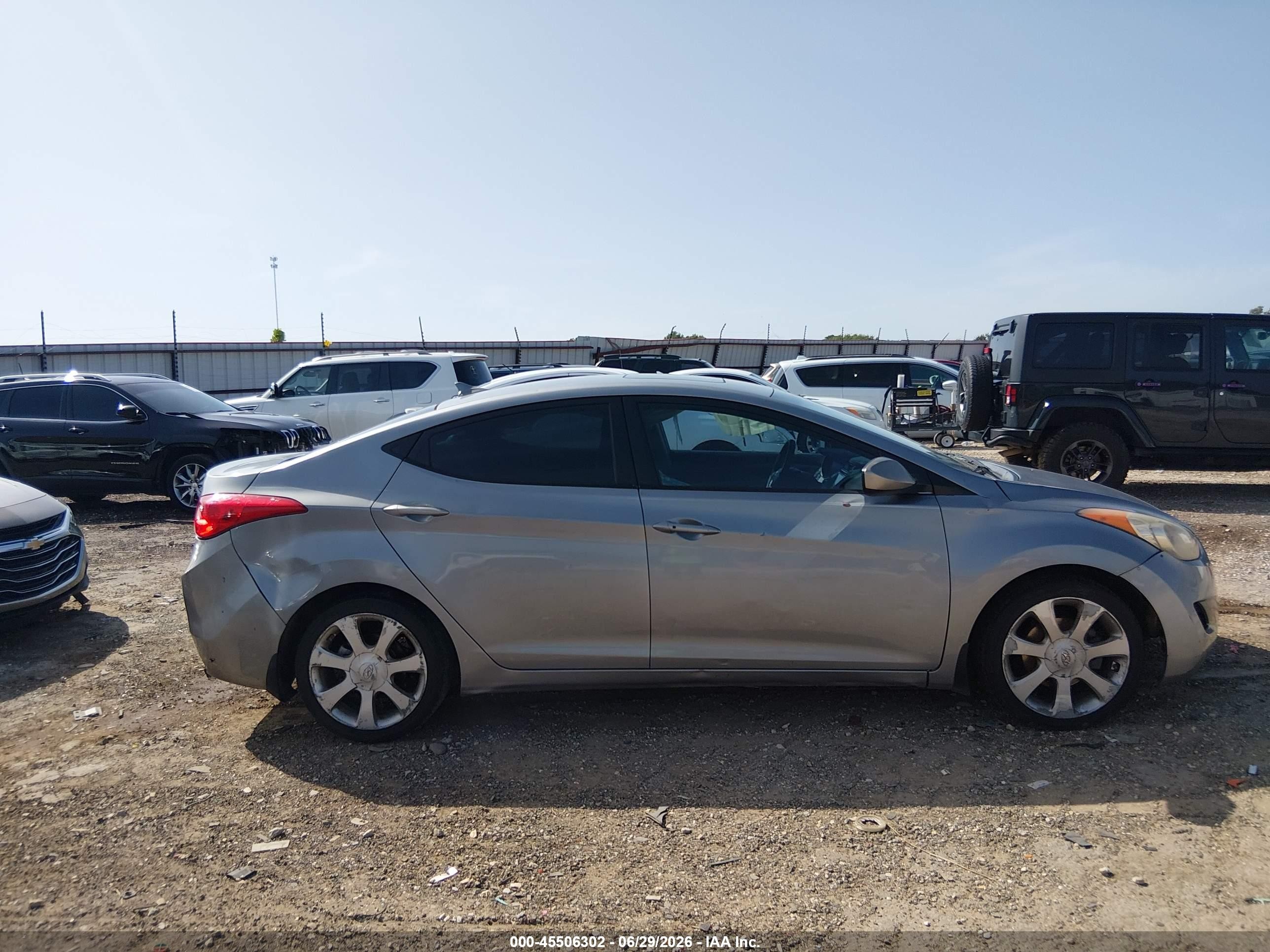 2013 Hyundai Elantra Limited Silver vin: KMHDH4AE5DU634457
