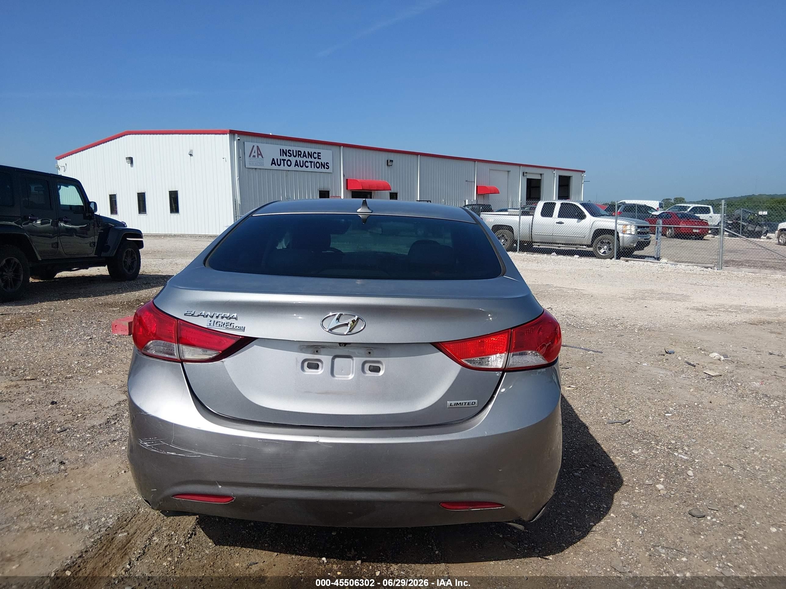 2013 Hyundai Elantra Limited Silver vin: KMHDH4AE5DU634457