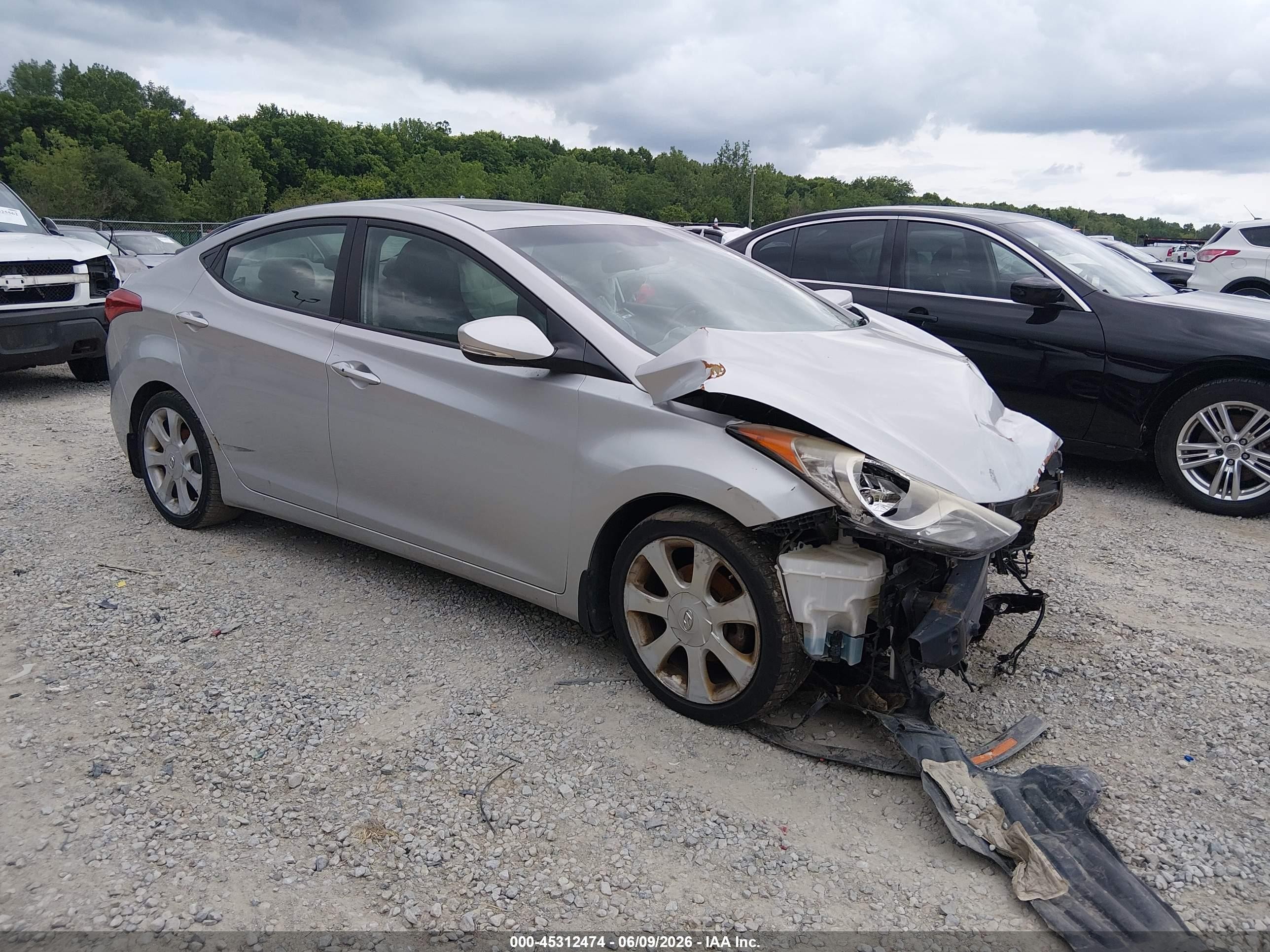2013 Hyundai Elantra Limited Silver vin: KMHDH4AE5DU642719