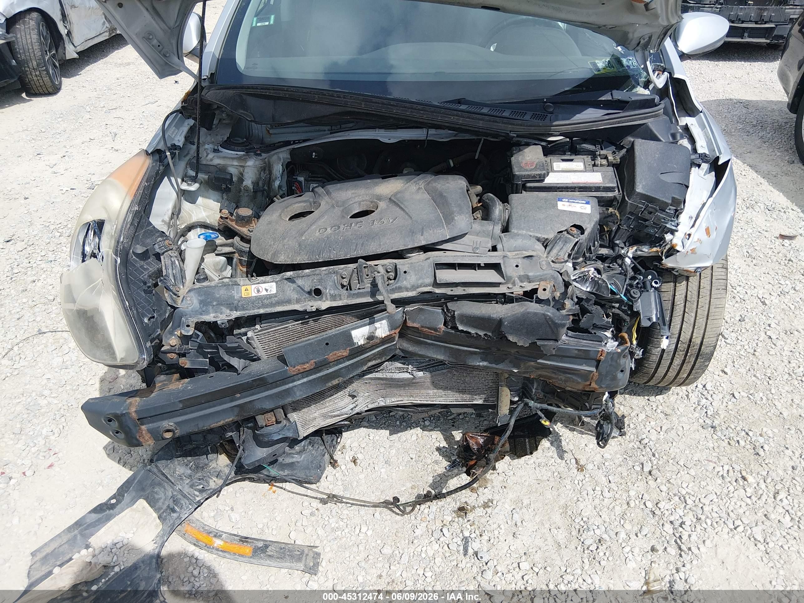 2013 Hyundai Elantra Limited Silver vin: KMHDH4AE5DU642719
