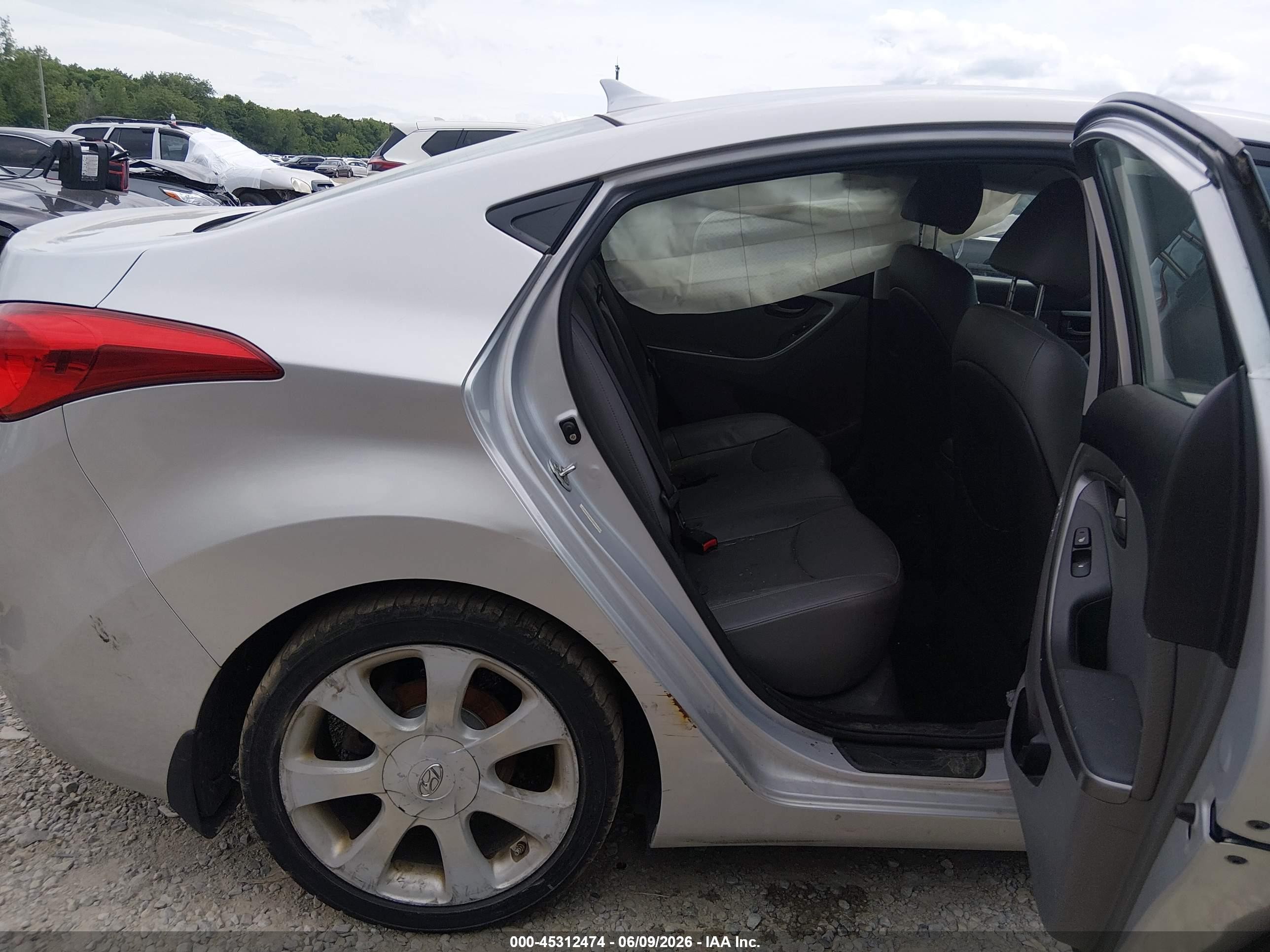 2013 Hyundai Elantra Limited Silver vin: KMHDH4AE5DU642719