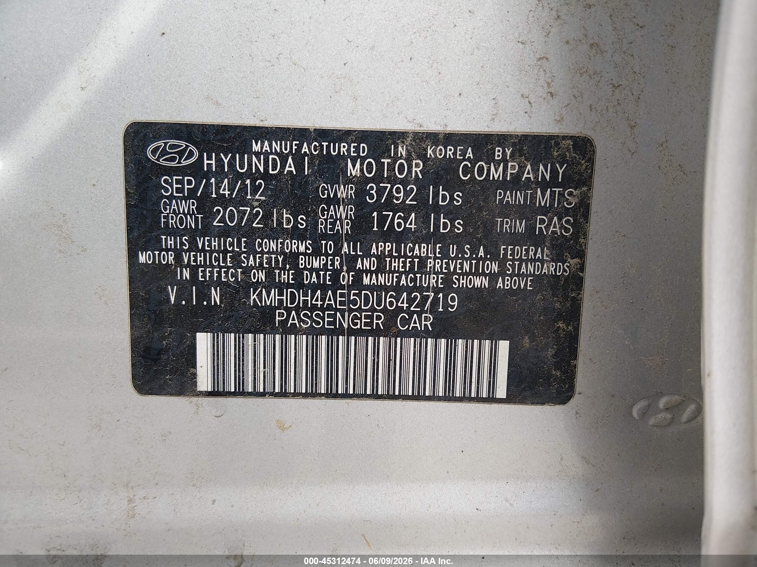 2013 Hyundai Elantra Limited Silver vin: KMHDH4AE5DU642719