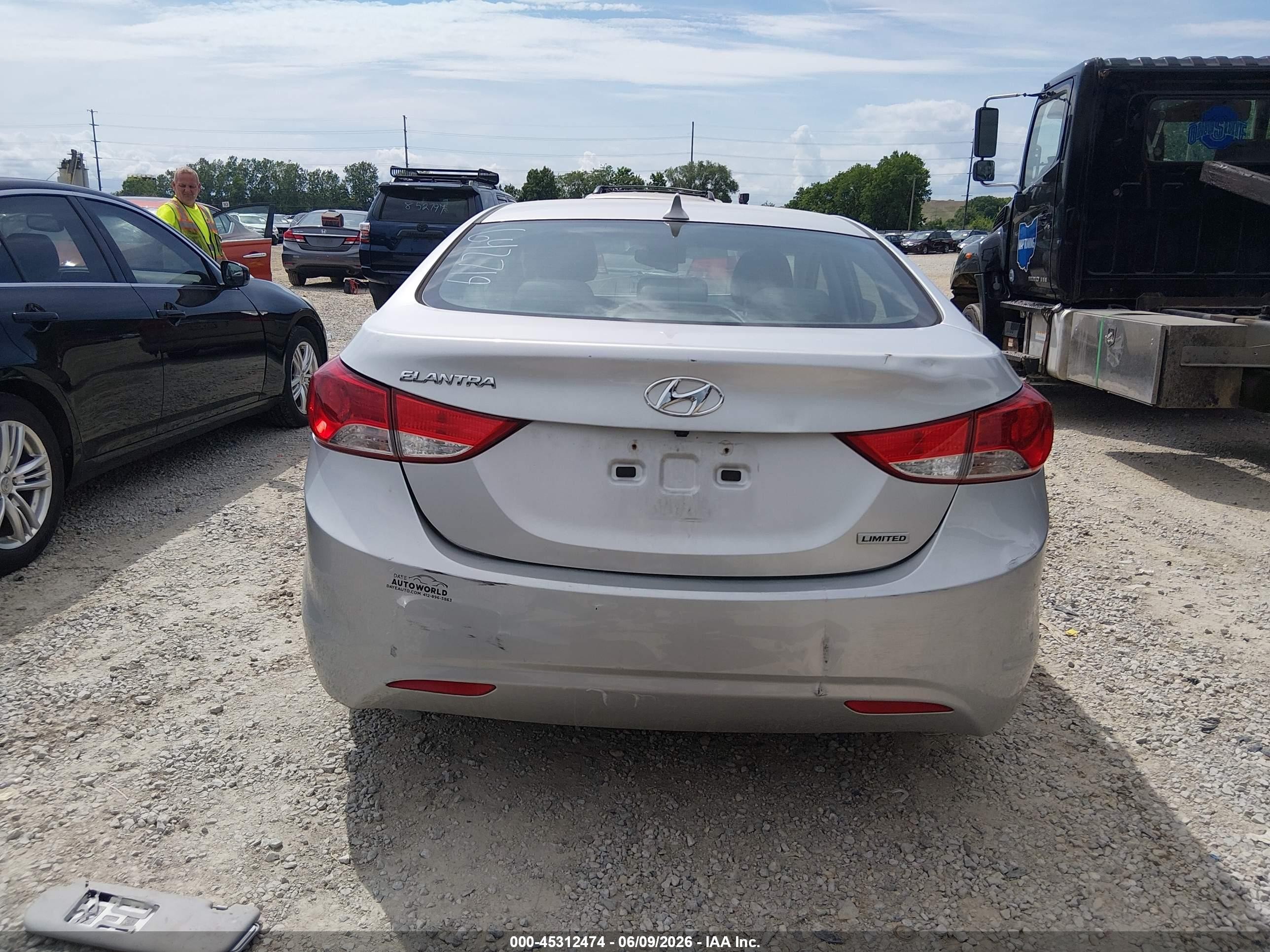 2013 Hyundai Elantra Limited Silver vin: KMHDH4AE5DU642719