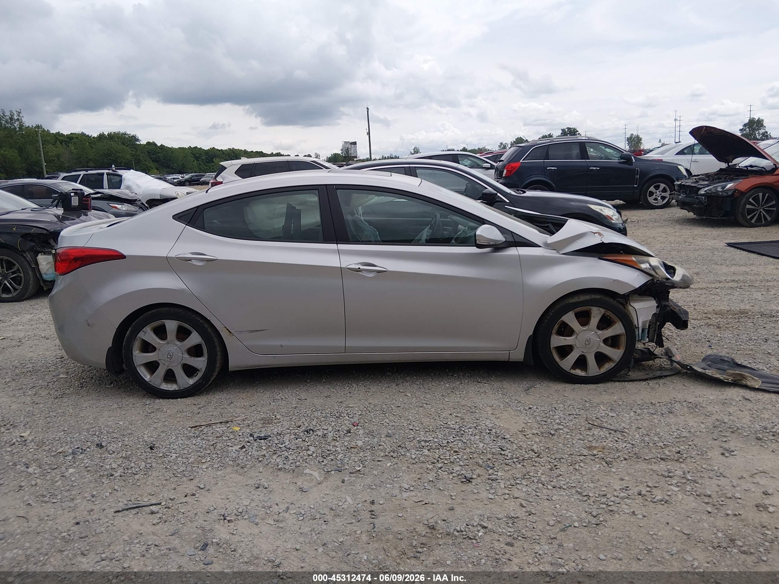 2013 Hyundai Elantra Limited Silver vin: KMHDH4AE5DU642719