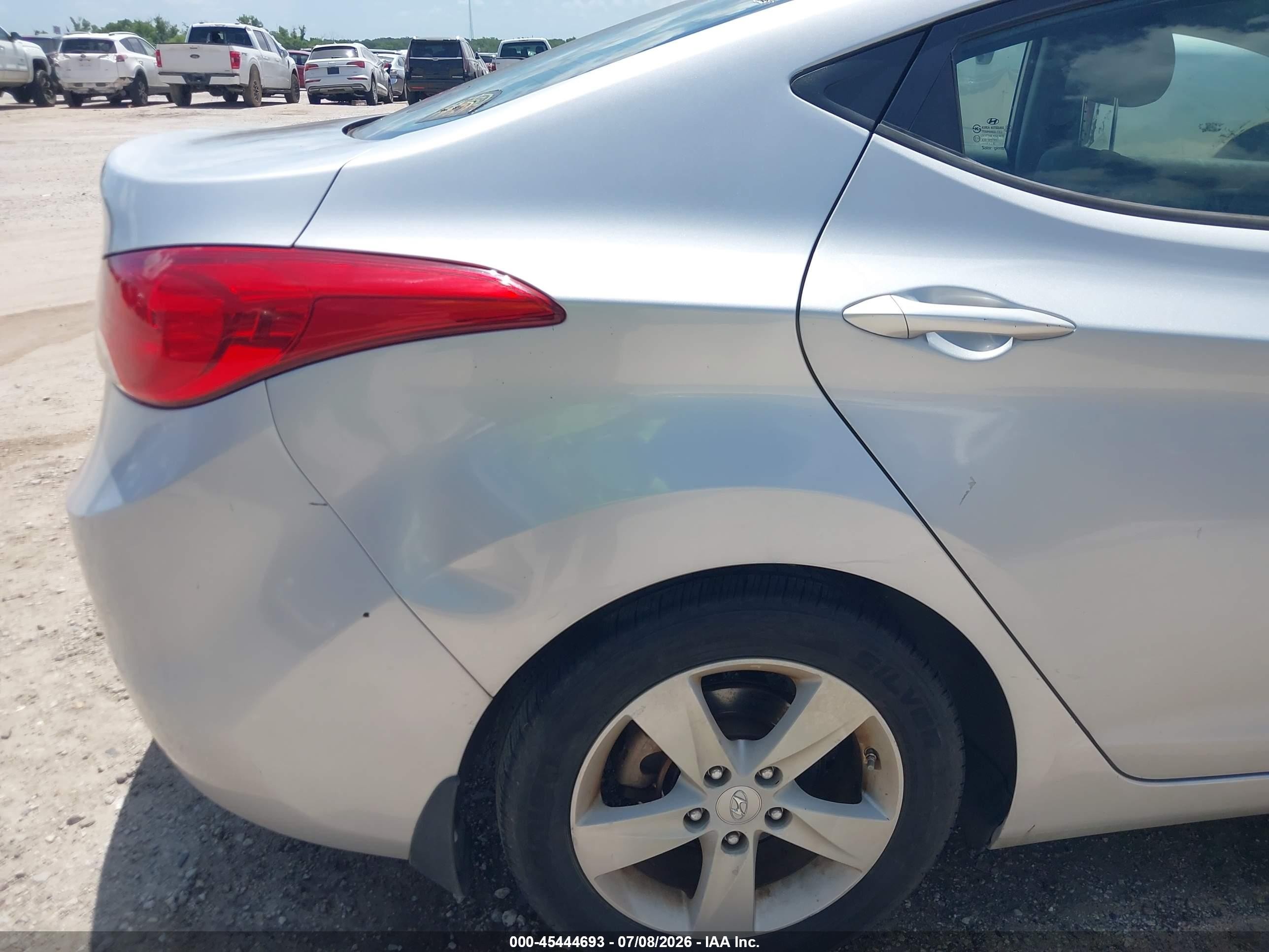 2013 Hyundai Elantra Gls Серебряный vin: KMHDH4AE5DU823612