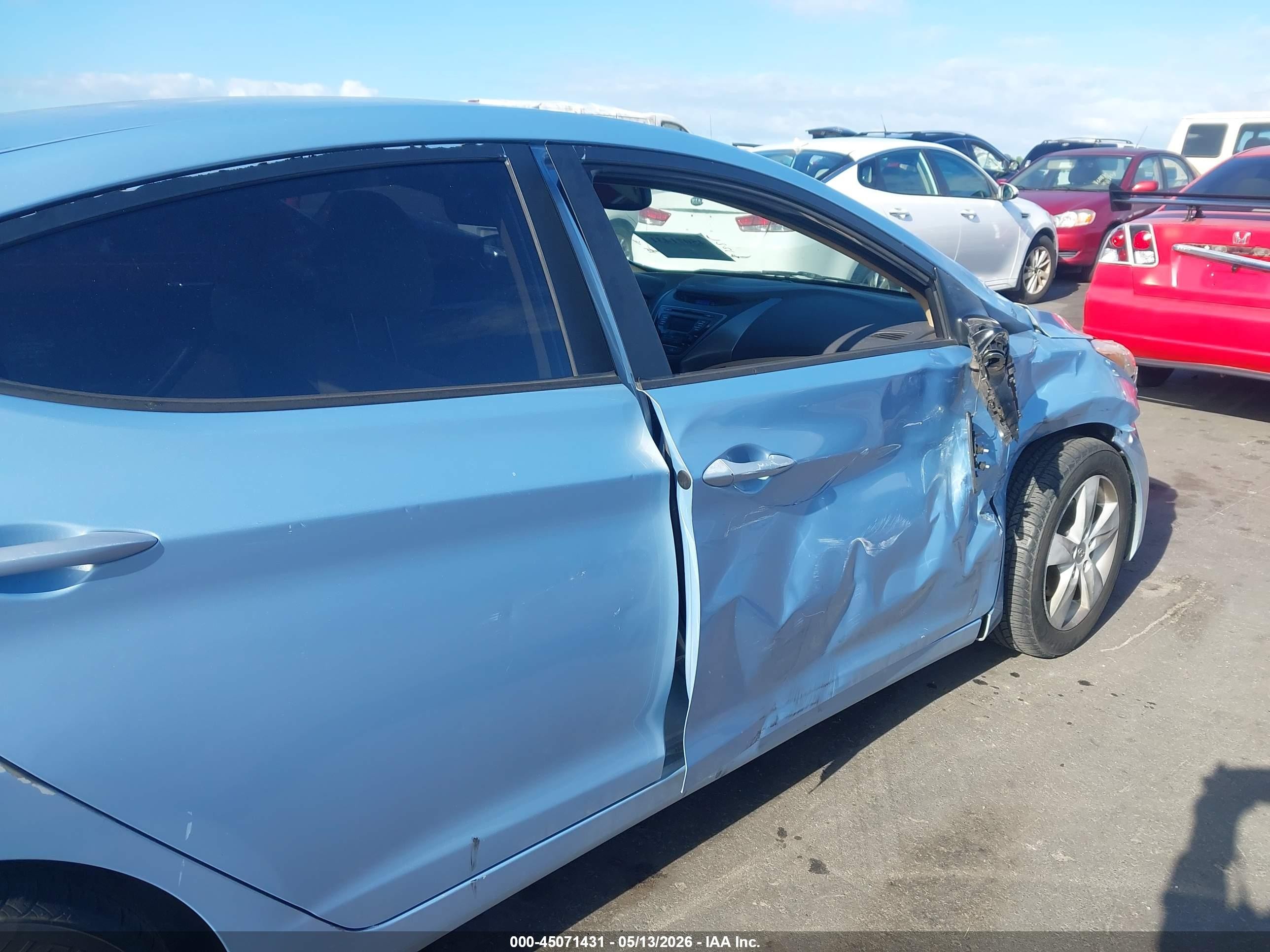 2013 Hyundai Elantra Gls Light Blue vin: KMHDH4AE5DU845657
