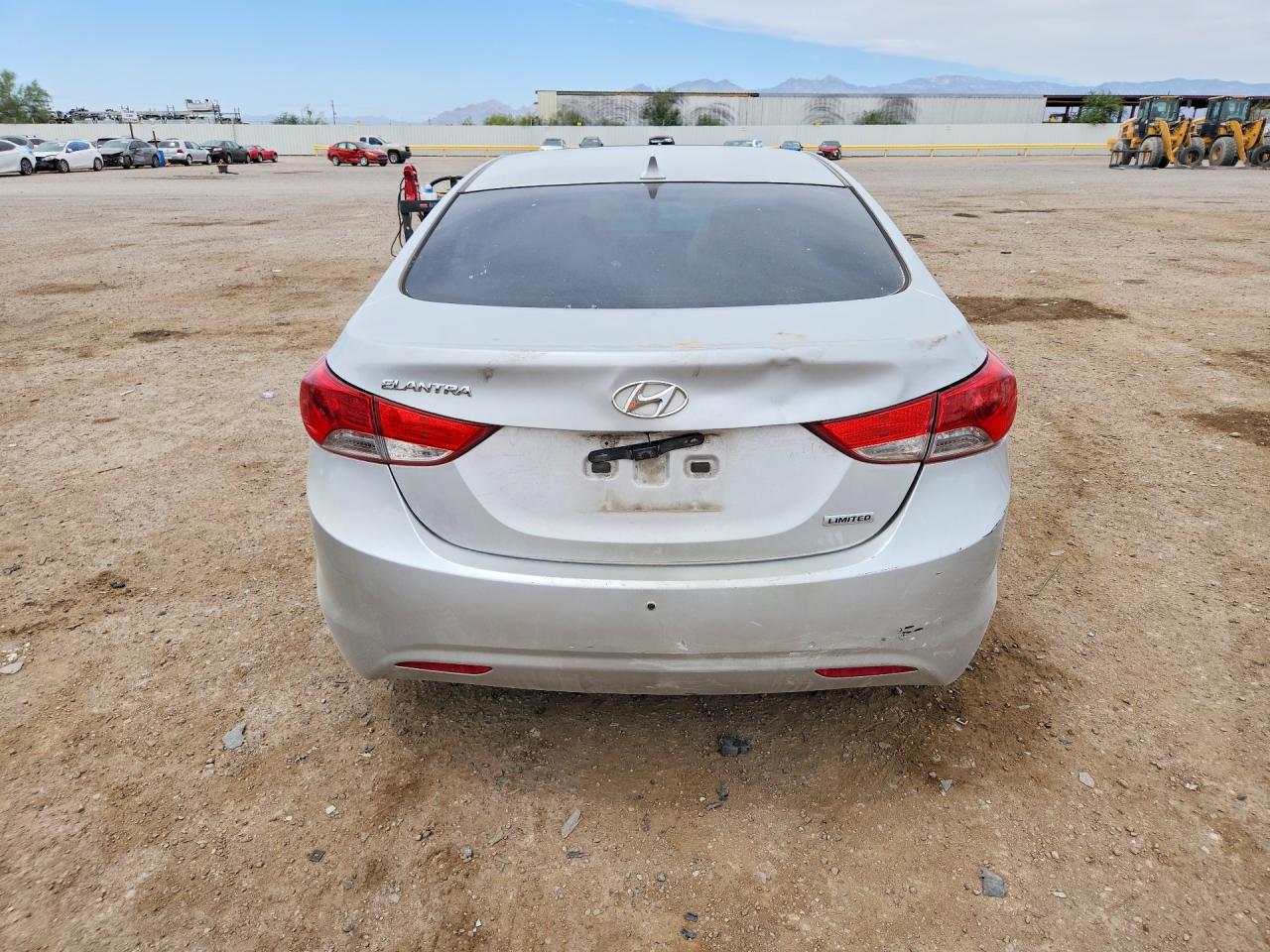 2013 Hyundai Elantra Limited Silver vin: KMHDH4AE5DU969556