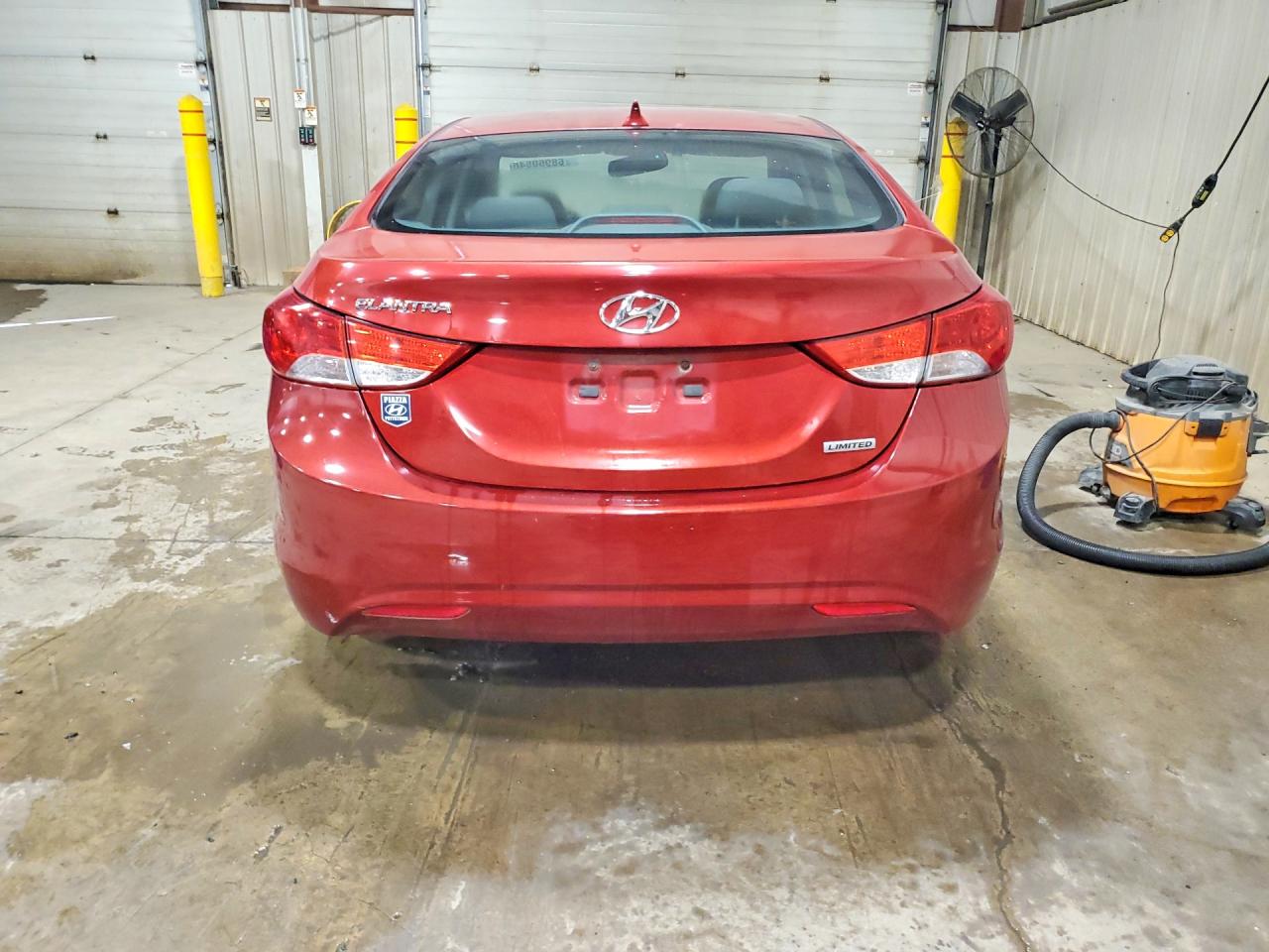 2012 Hyundai Elantra Limited Red vin: KMHDH4AE6CU388937