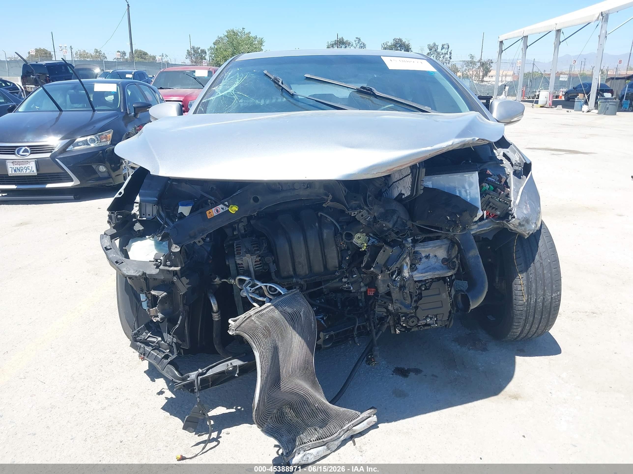 2013 Hyundai Elantra Limited Silver vin: KMHDH4AE6DU502324