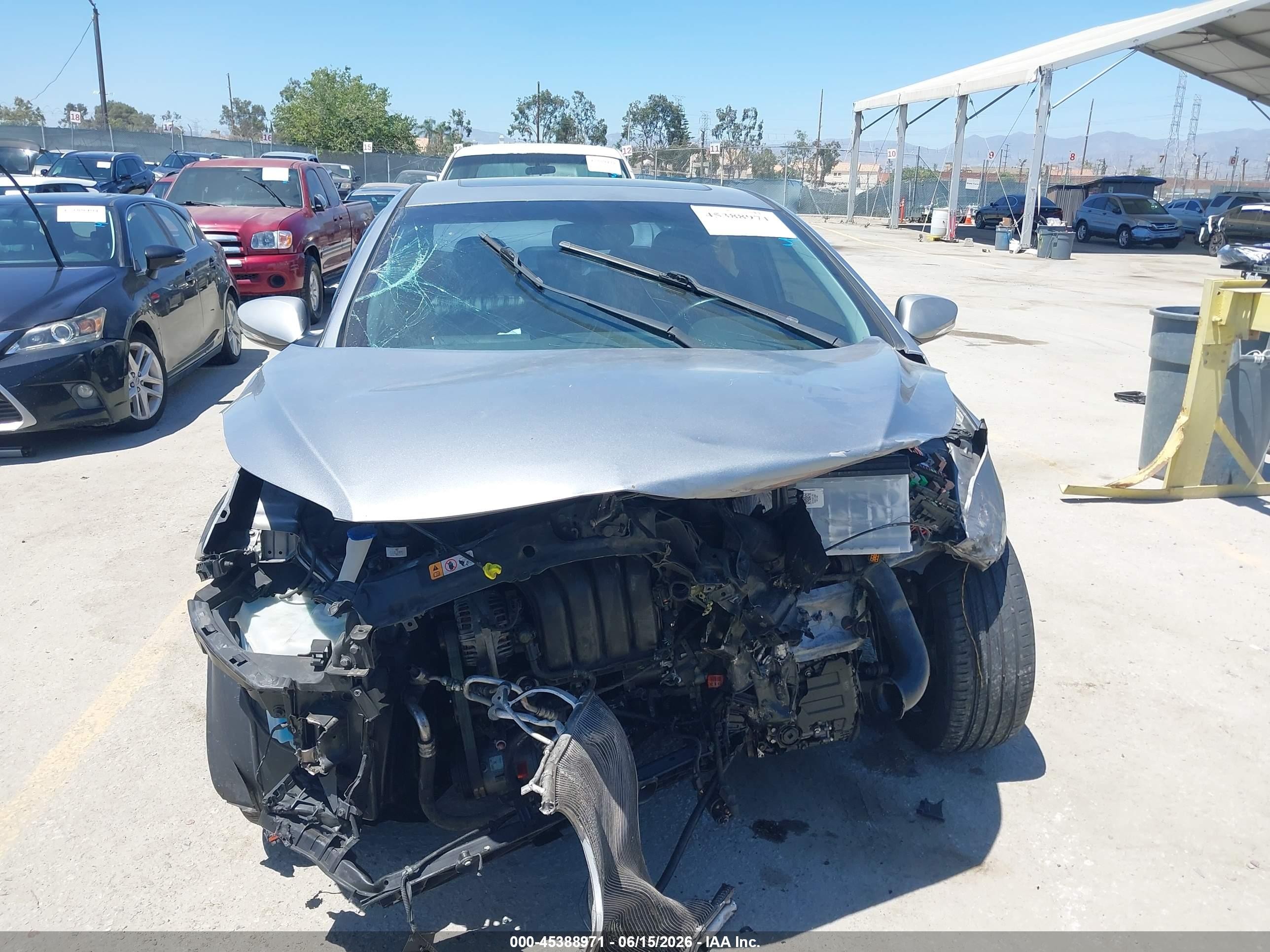 2013 Hyundai Elantra Limited Silver vin: KMHDH4AE6DU502324