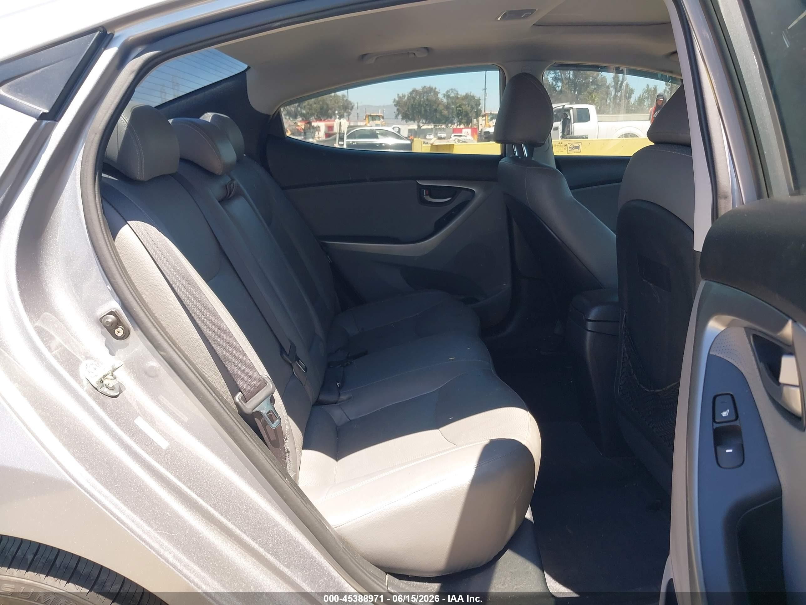 2013 Hyundai Elantra Limited Silver vin: KMHDH4AE6DU502324