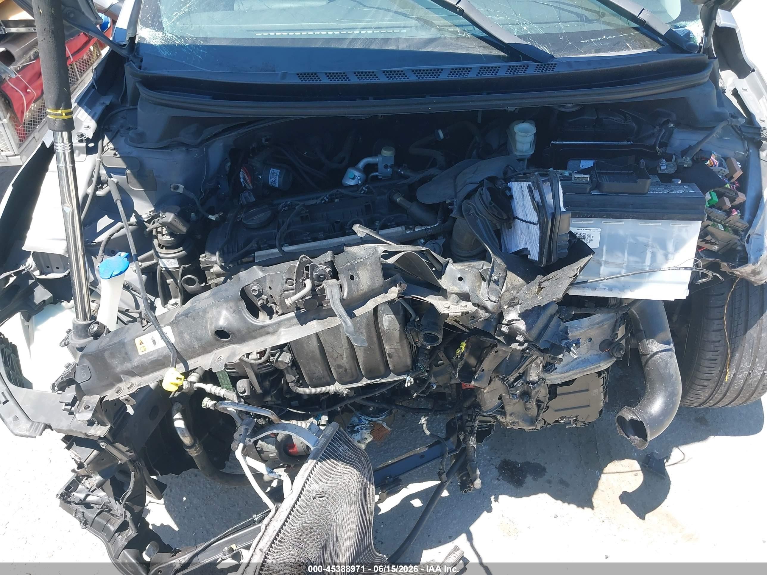 2013 Hyundai Elantra Limited Silver vin: KMHDH4AE6DU502324