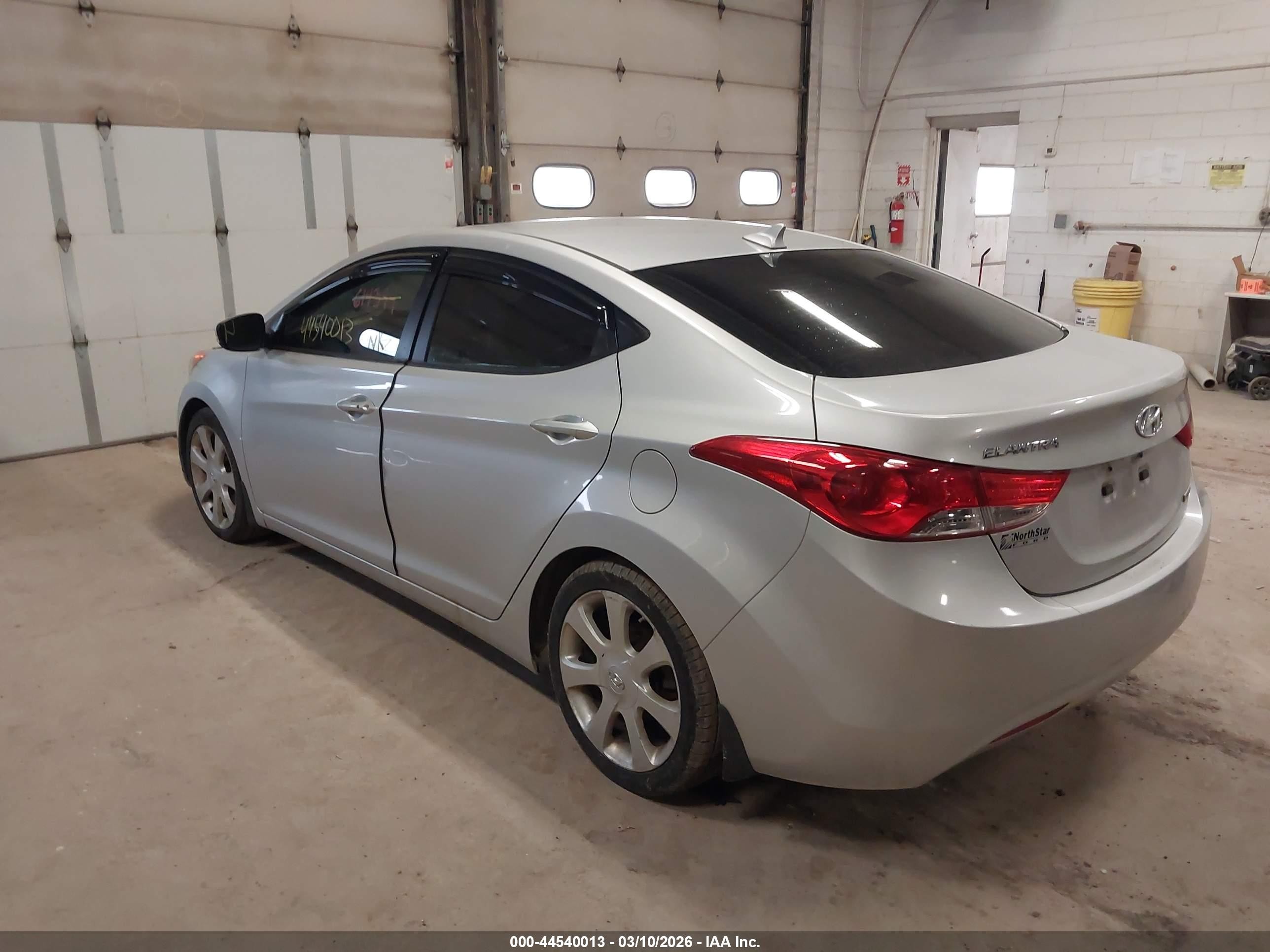 2013 Hyundai Elantra Limited Silver vin: KMHDH4AE6DU614394