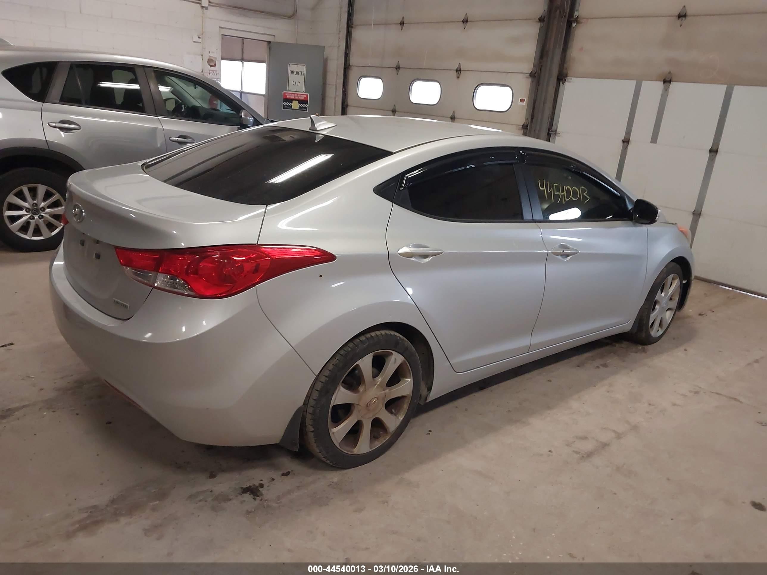 2013 Hyundai Elantra Limited Silver vin: KMHDH4AE6DU614394