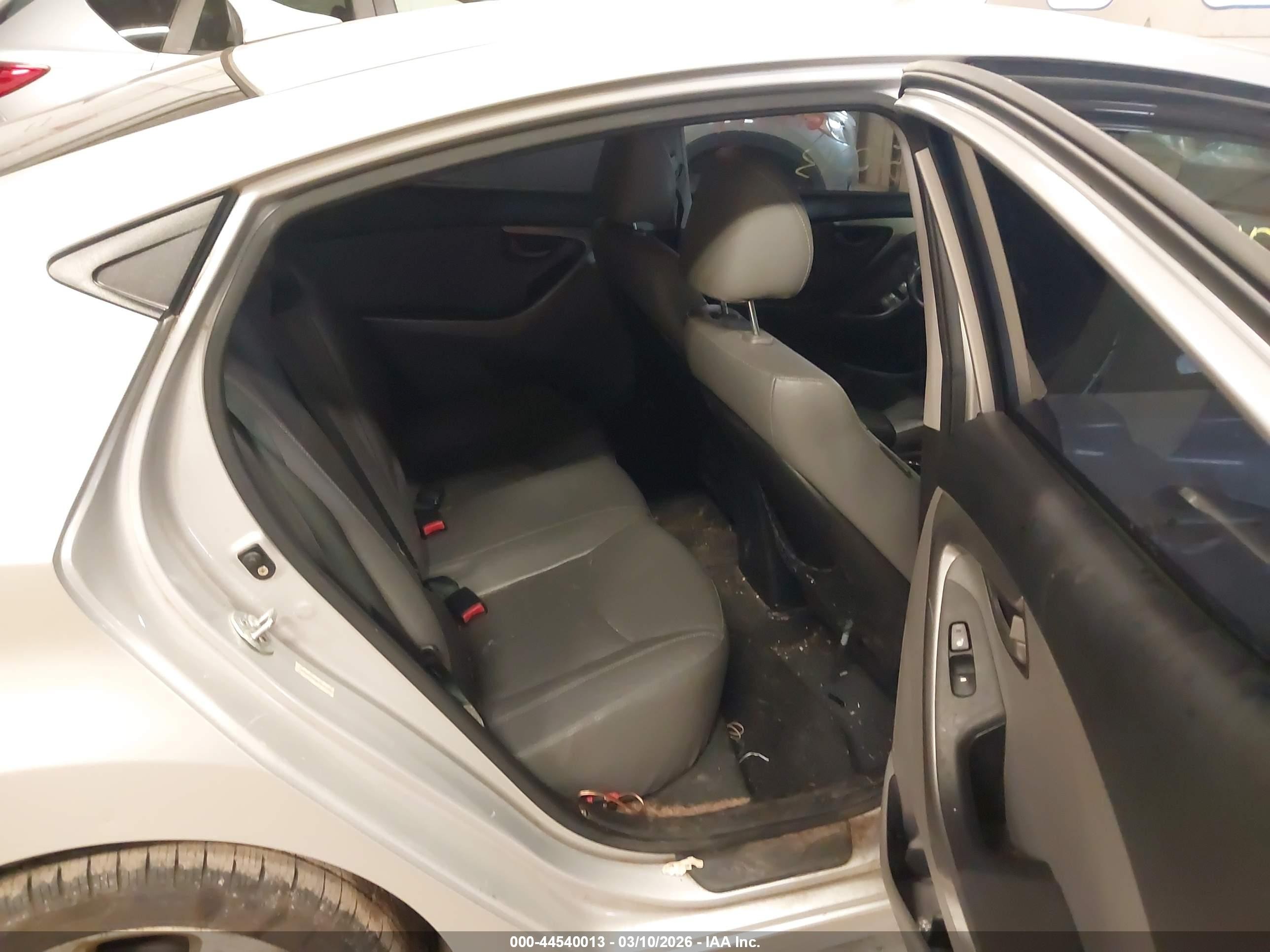 2013 Hyundai Elantra Limited Silver vin: KMHDH4AE6DU614394