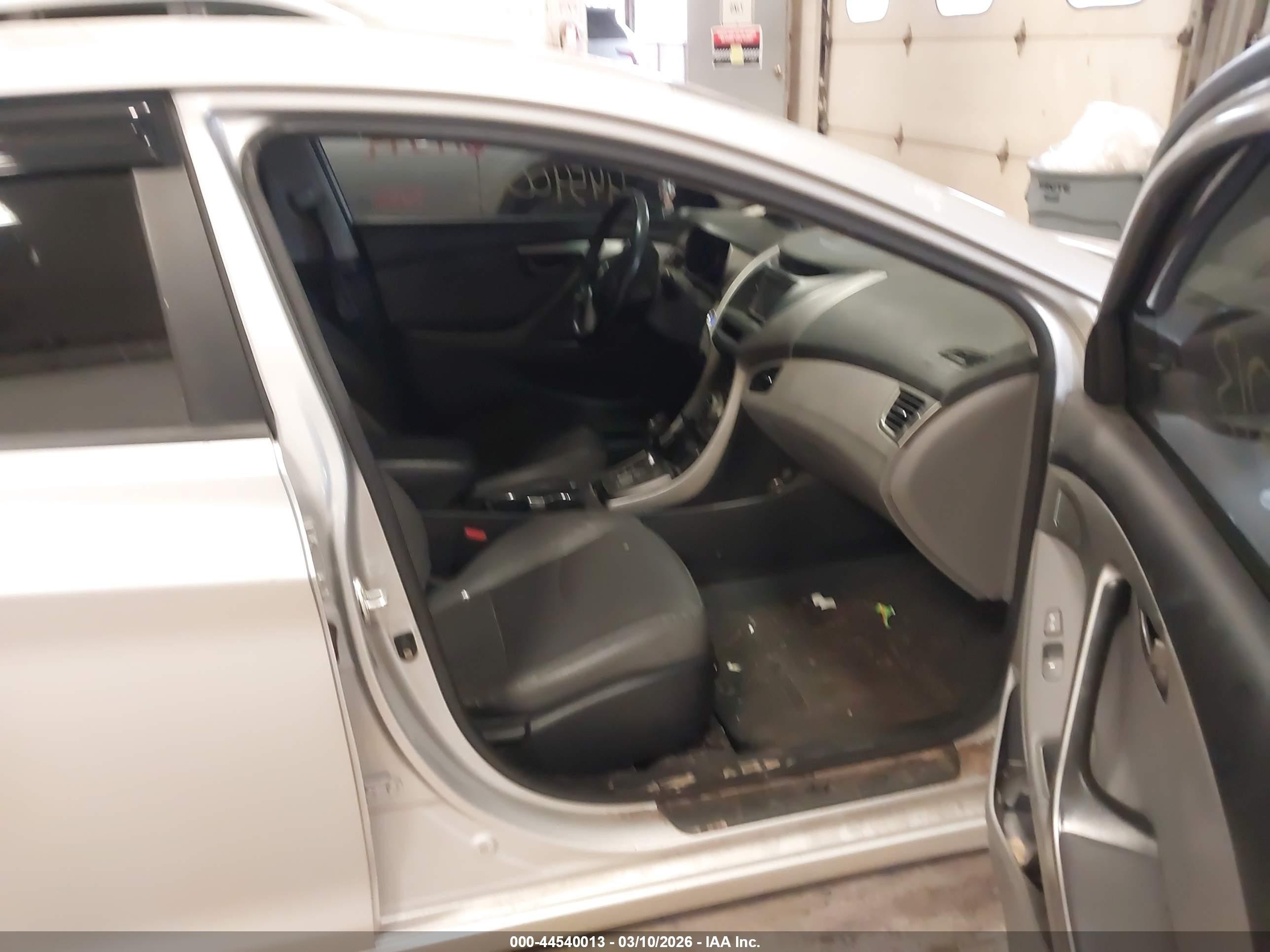 2013 Hyundai Elantra Limited Silver vin: KMHDH4AE6DU614394