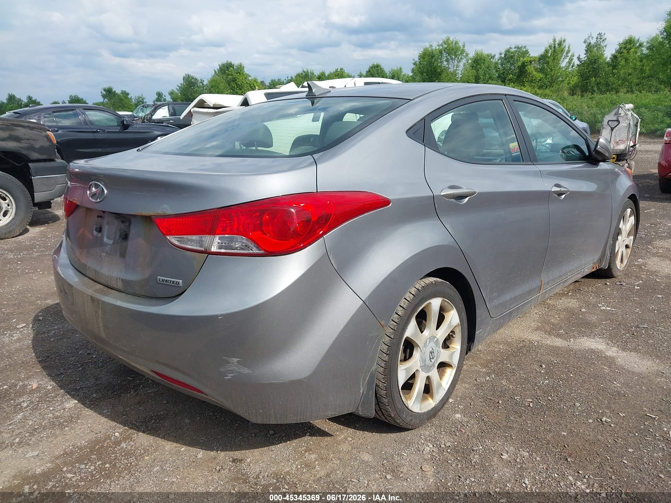 2013 Hyundai Elantra Limited Silver vin: KMHDH4AE6DU620227