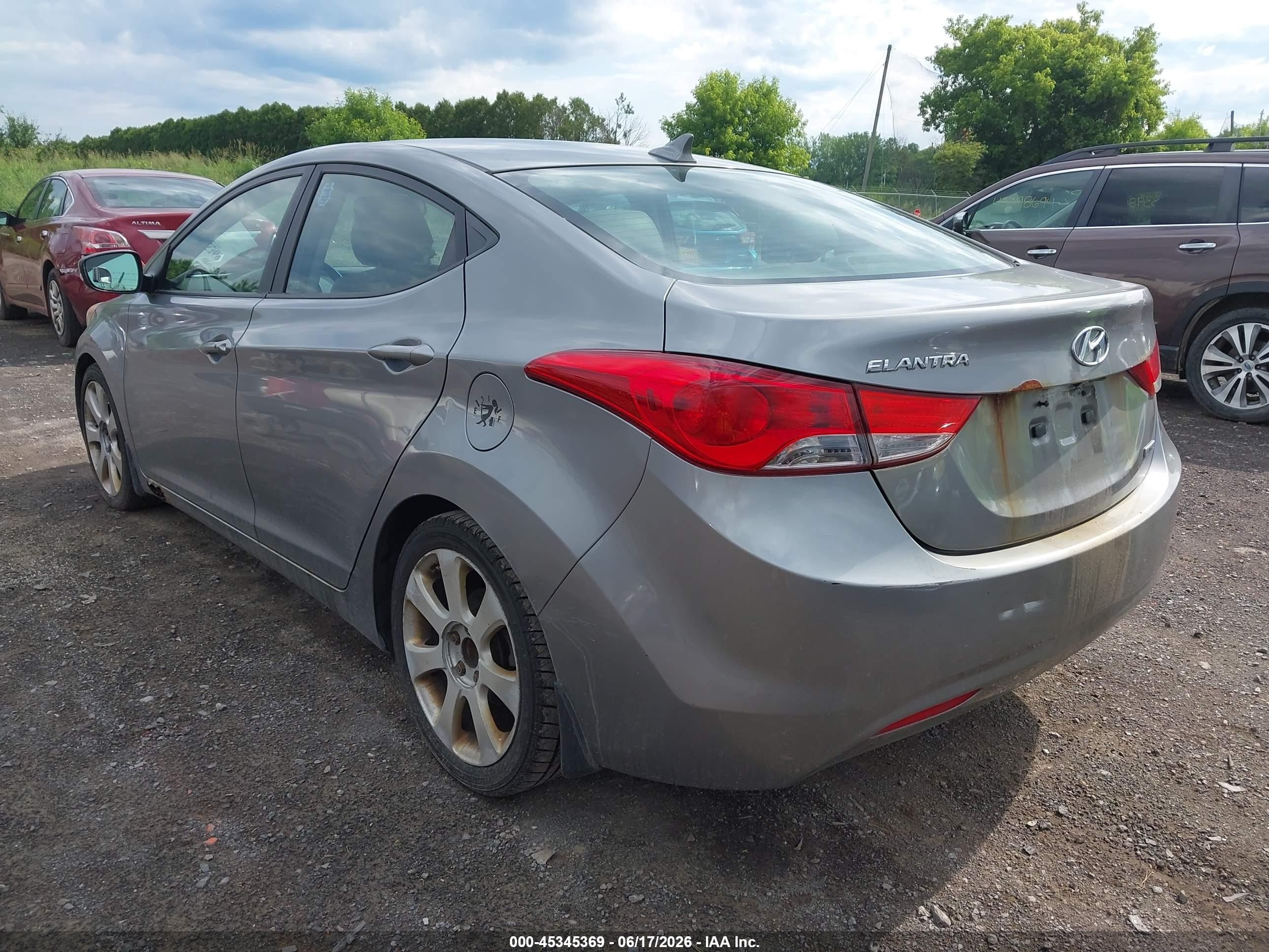 2013 Hyundai Elantra Limited Silver vin: KMHDH4AE6DU620227