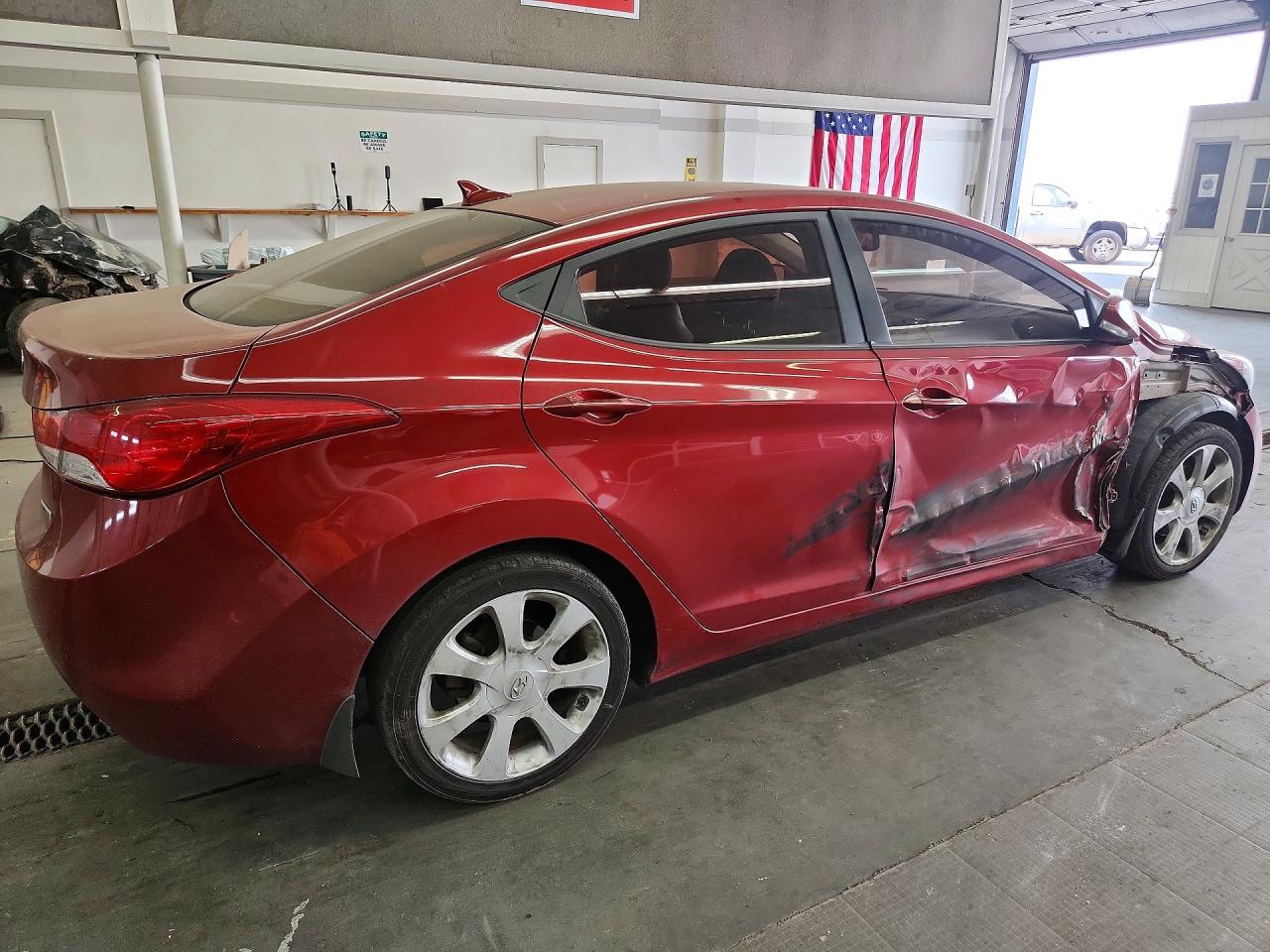 2013 Hyundai Elantra Limited Red vin: KMHDH4AE6DU864461