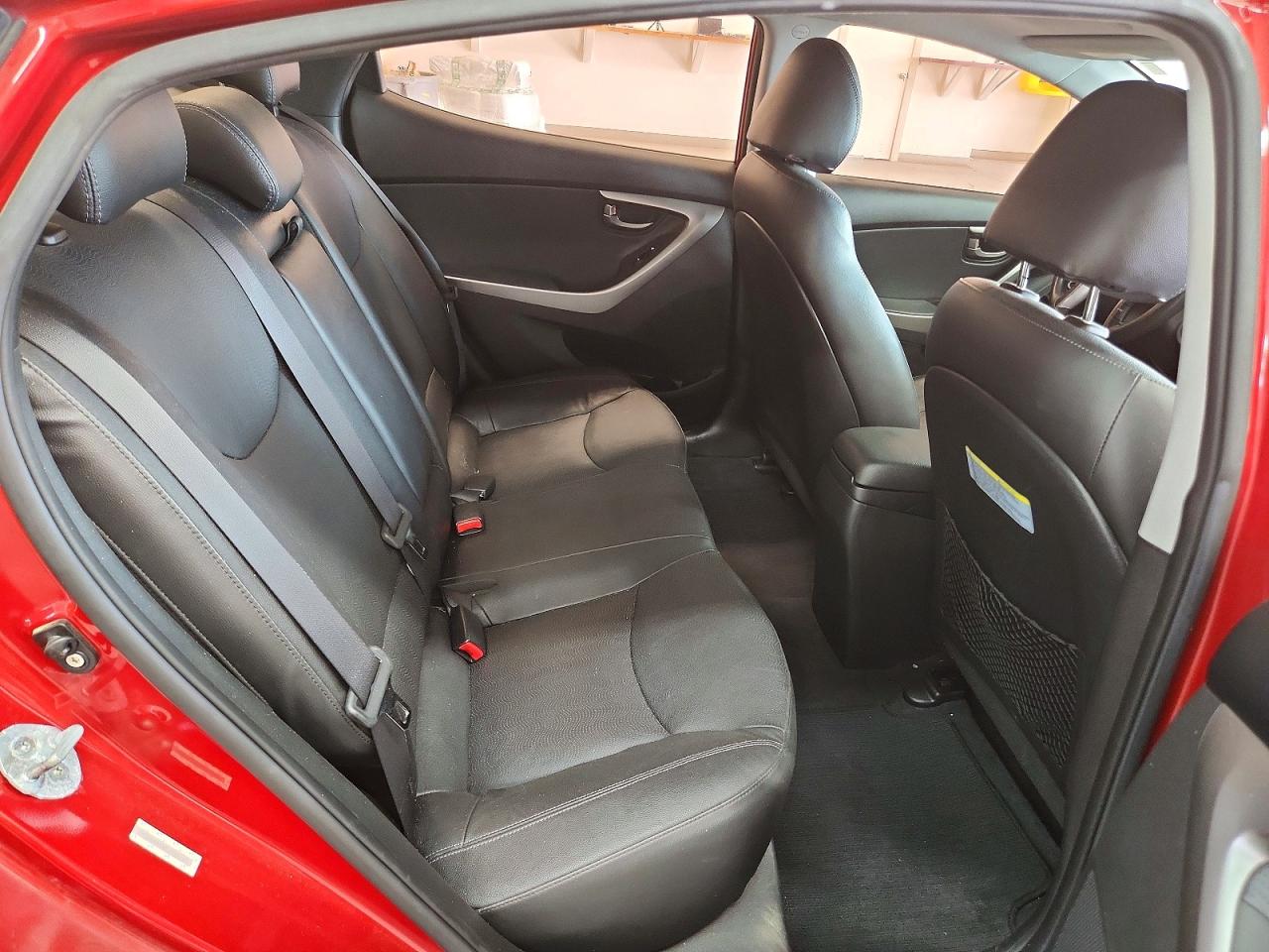2013 Hyundai Elantra Limited Red vin: KMHDH4AE6DU864461