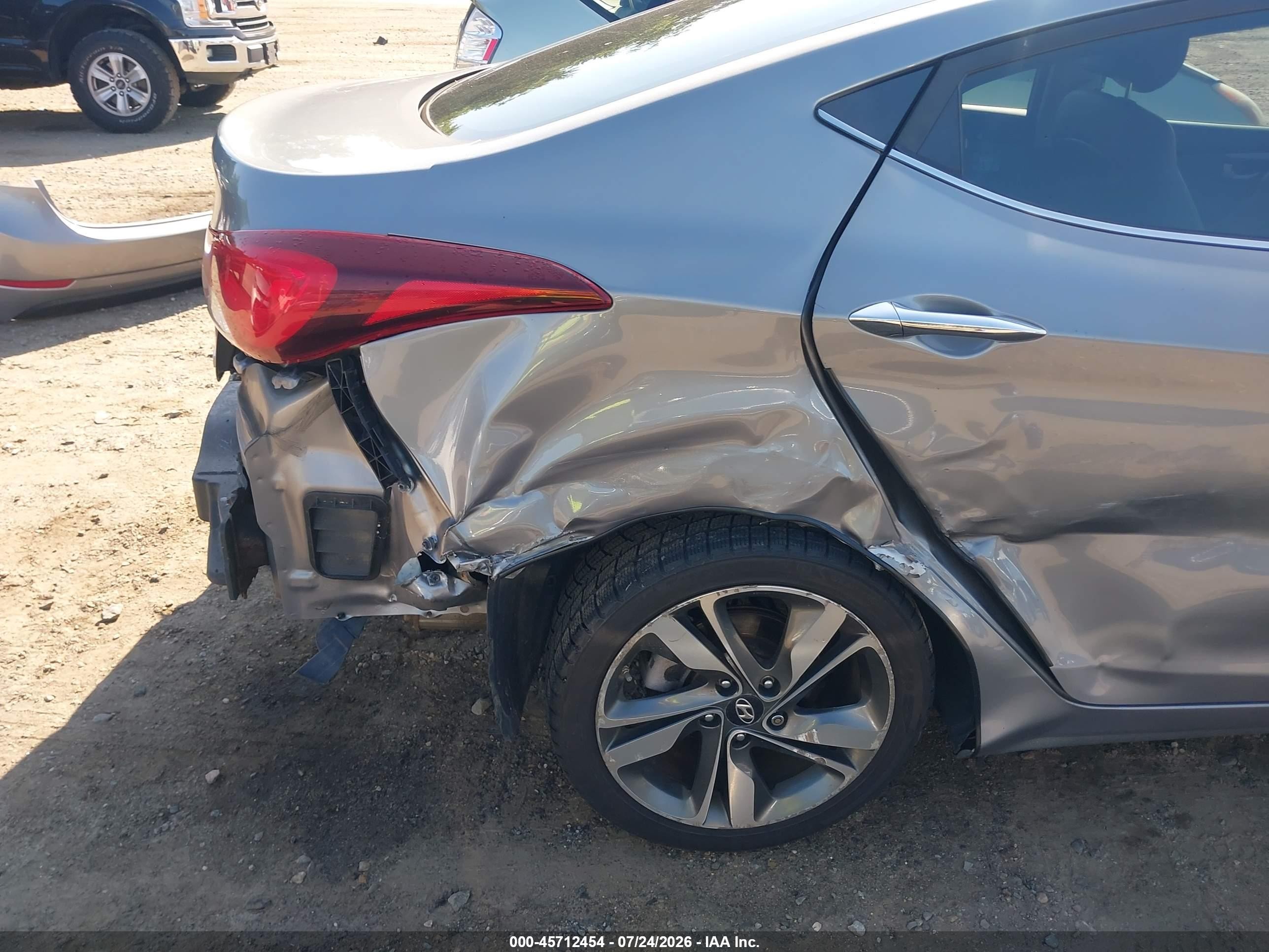 2014 Hyundai Elantra Limited Silver vin: KMHDH4AE6EU105889