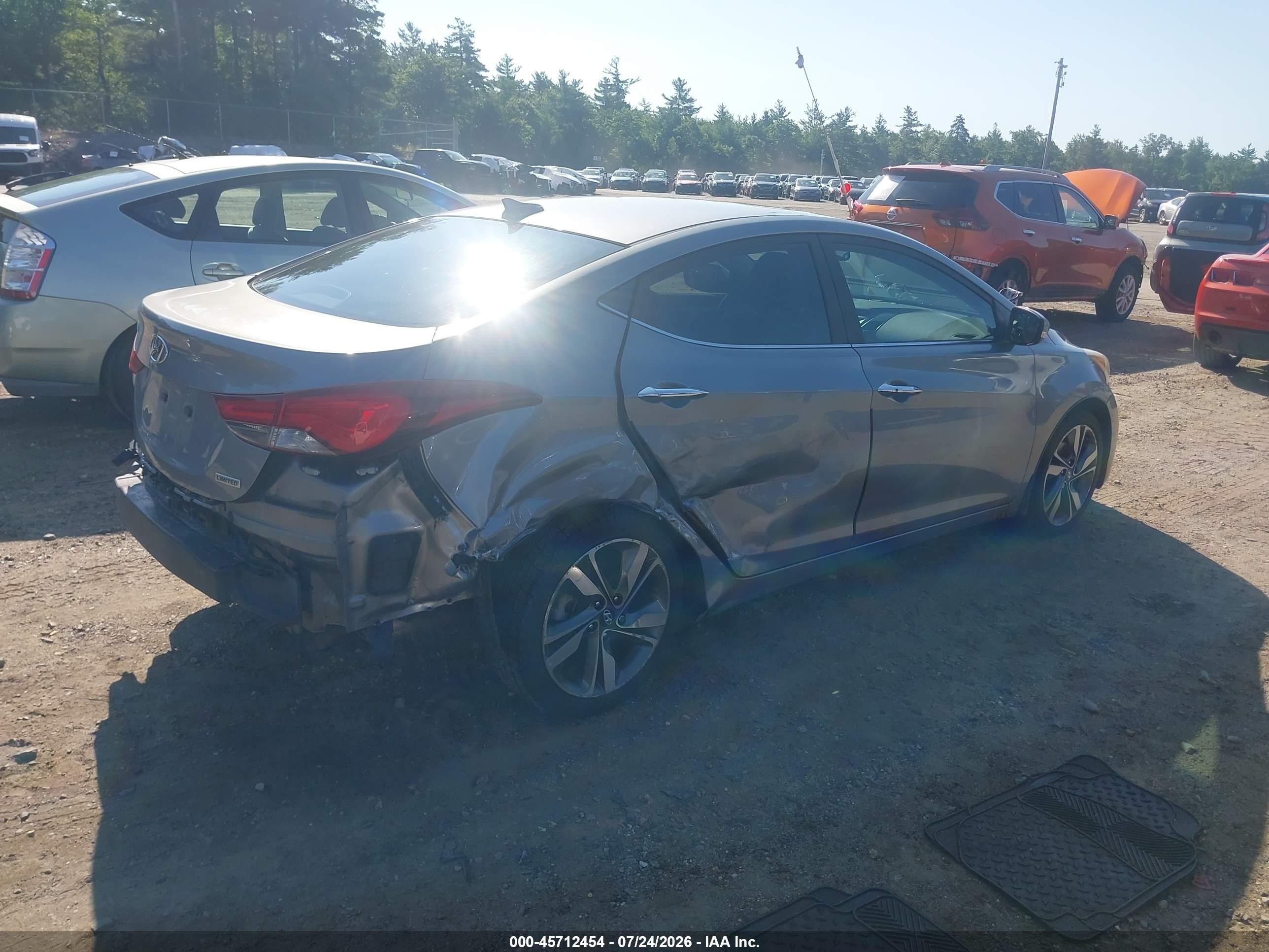 2014 Hyundai Elantra Limited Silver vin: KMHDH4AE6EU105889