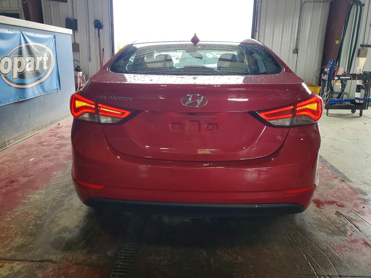 2015 Hyundai Elantra Limited Red vin: KMHDH4AE6FU303714
