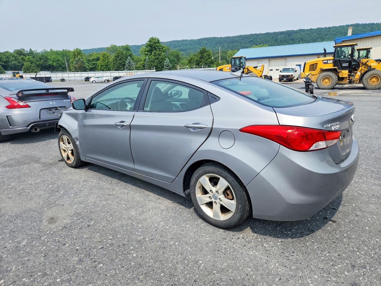 2013 Hyundai Elantra Gls Серебряный vin: KMHDH4AE7DU000812