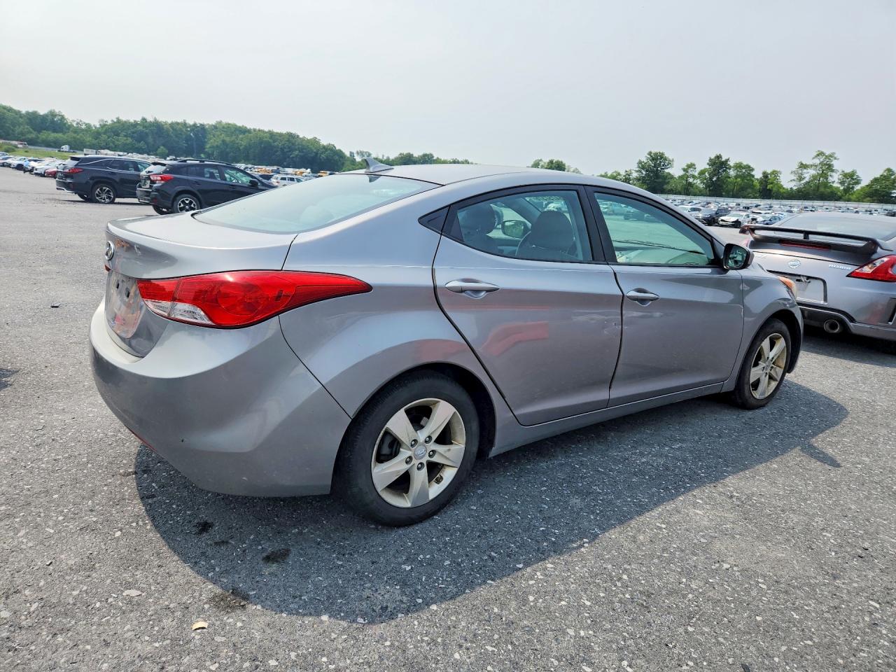2013 Hyundai Elantra Gls Серебряный vin: KMHDH4AE7DU000812