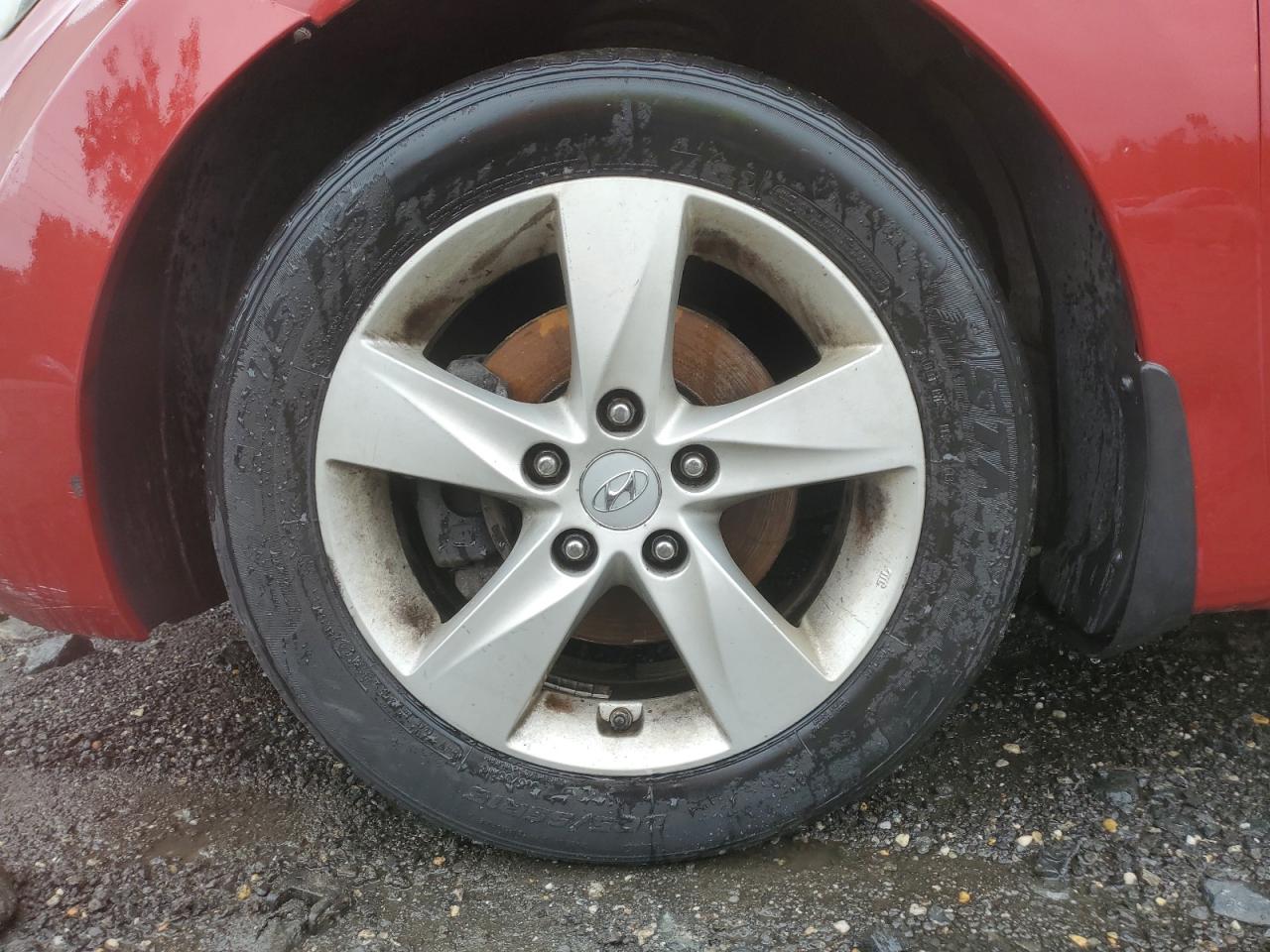 2013 Hyundai Elantra Gls Red vin: KMHDH4AE7DU535915 Damage: Left Front Tire, Worn, Replacement Required