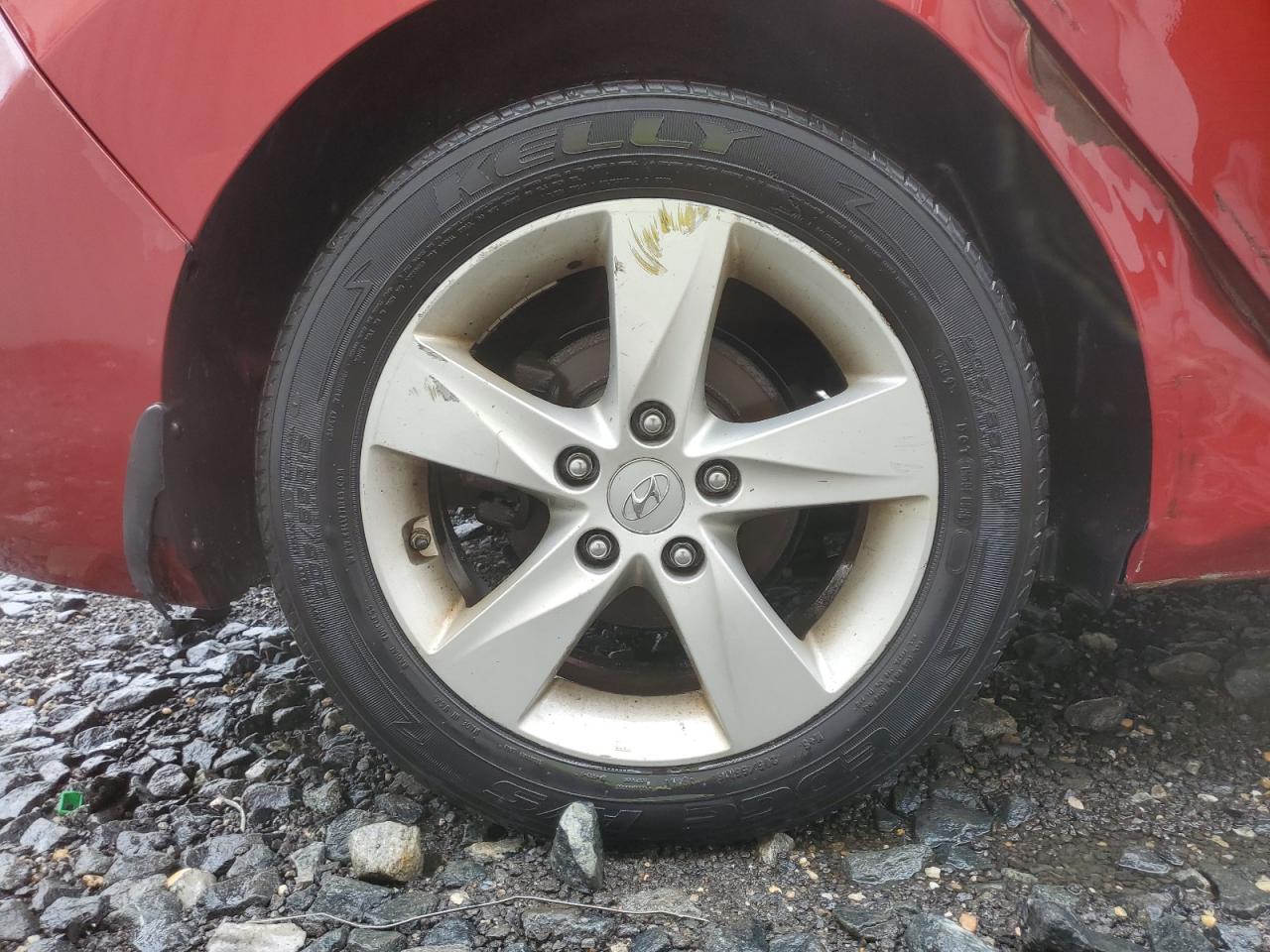 2013 Hyundai Elantra Gls Red vin: KMHDH4AE7DU535915 Damage: Right Rear Wheel, Curb Rash, > 12 Inches