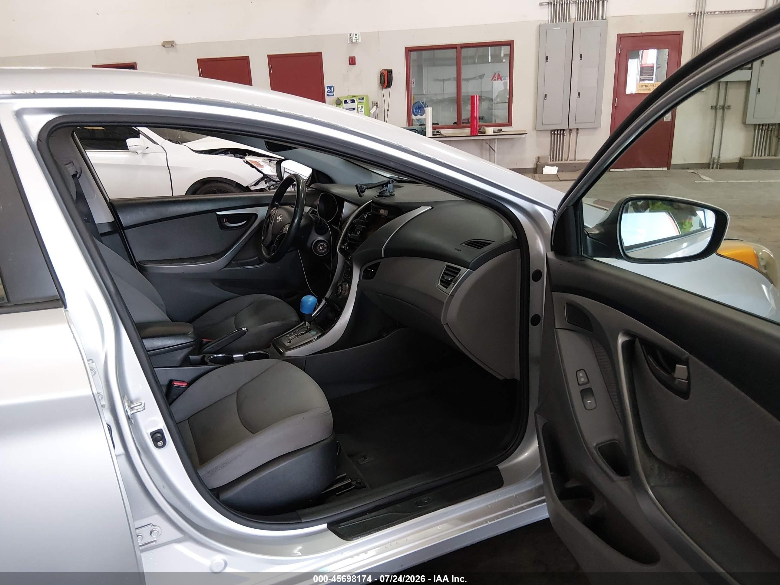 2013 Hyundai Elantra Gls Серебряный vin: KMHDH4AE7DU606658