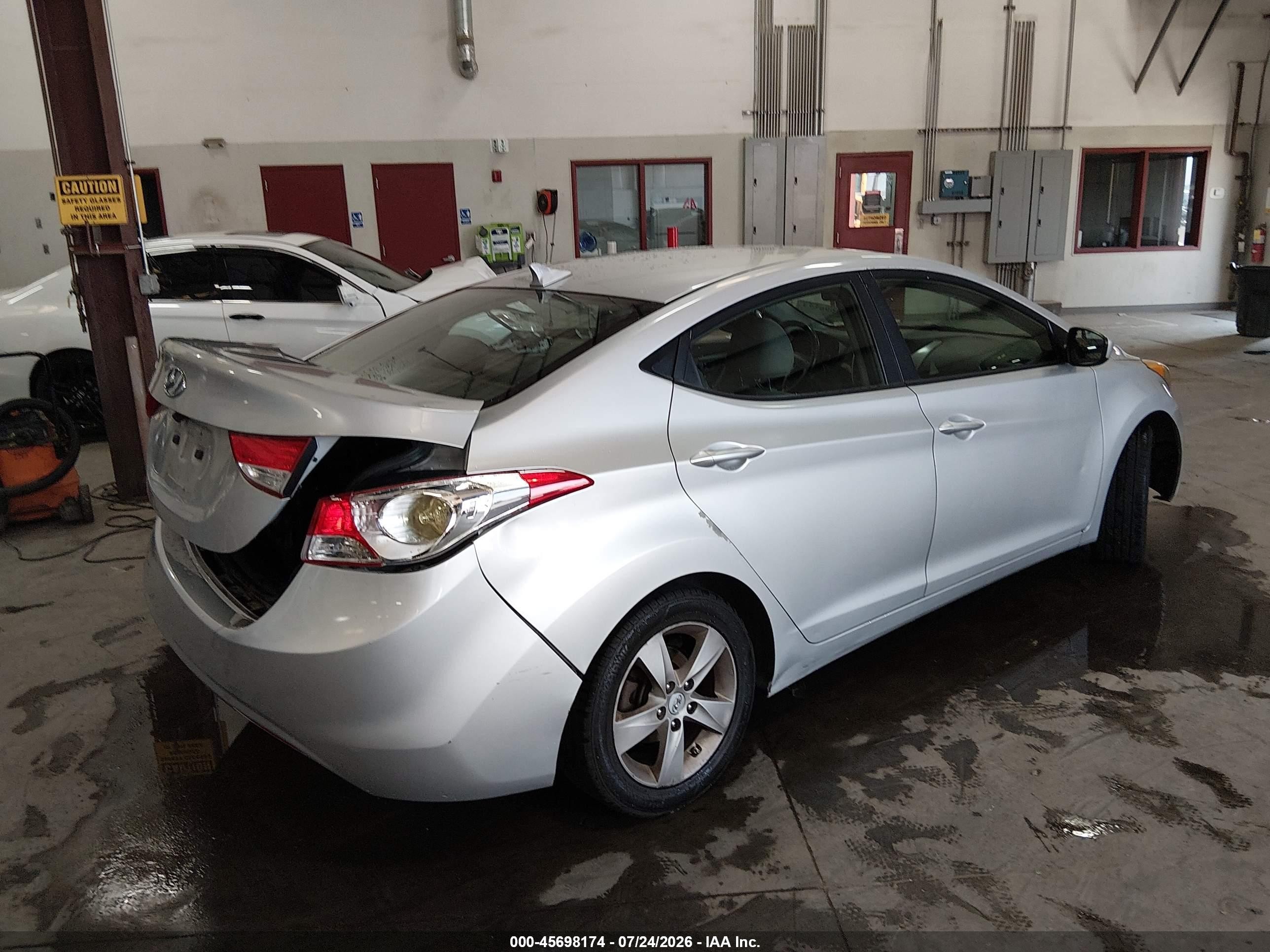 2013 Hyundai Elantra Gls Серебряный vin: KMHDH4AE7DU606658