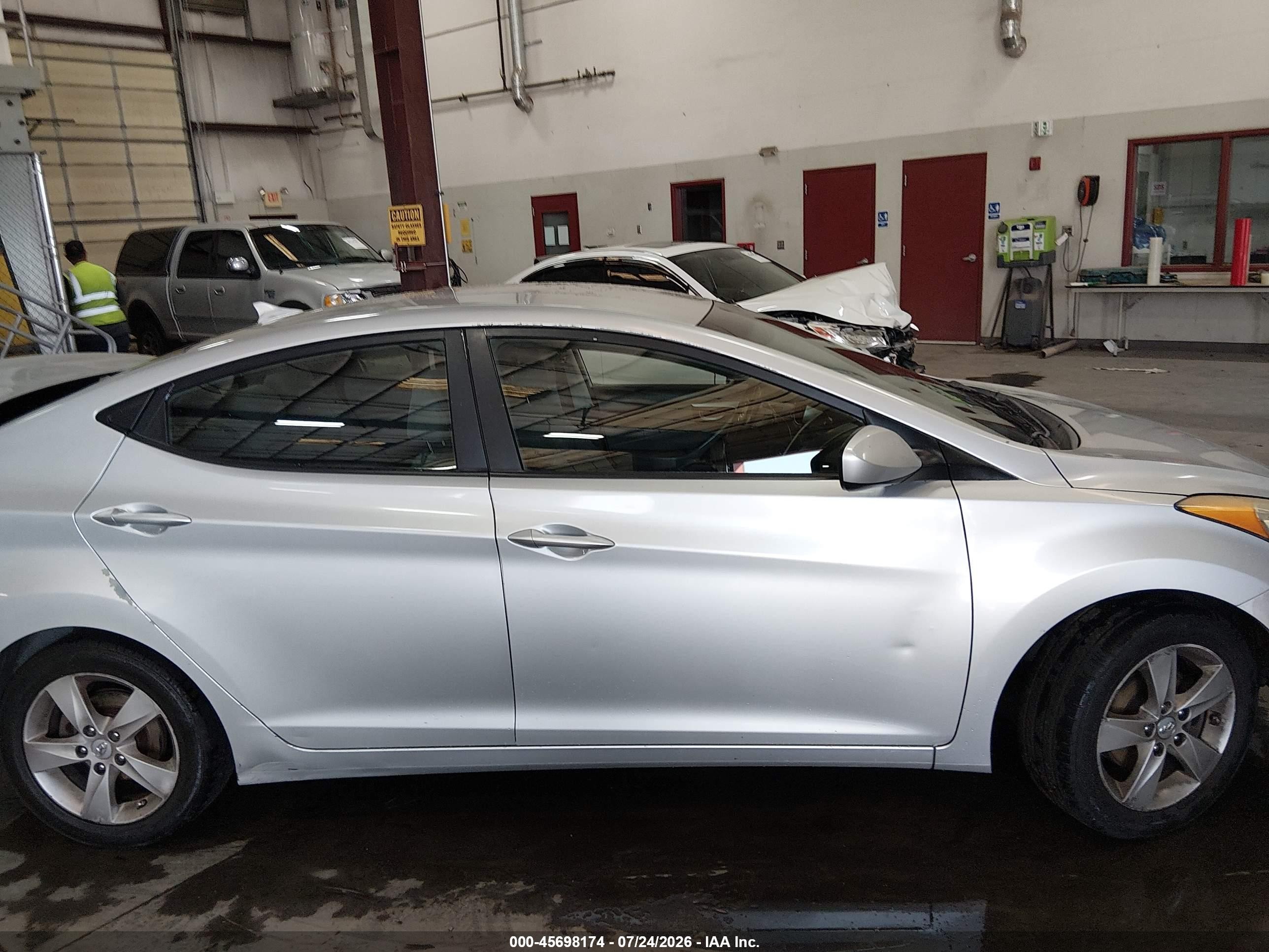 2013 Hyundai Elantra Gls Серебряный vin: KMHDH4AE7DU606658