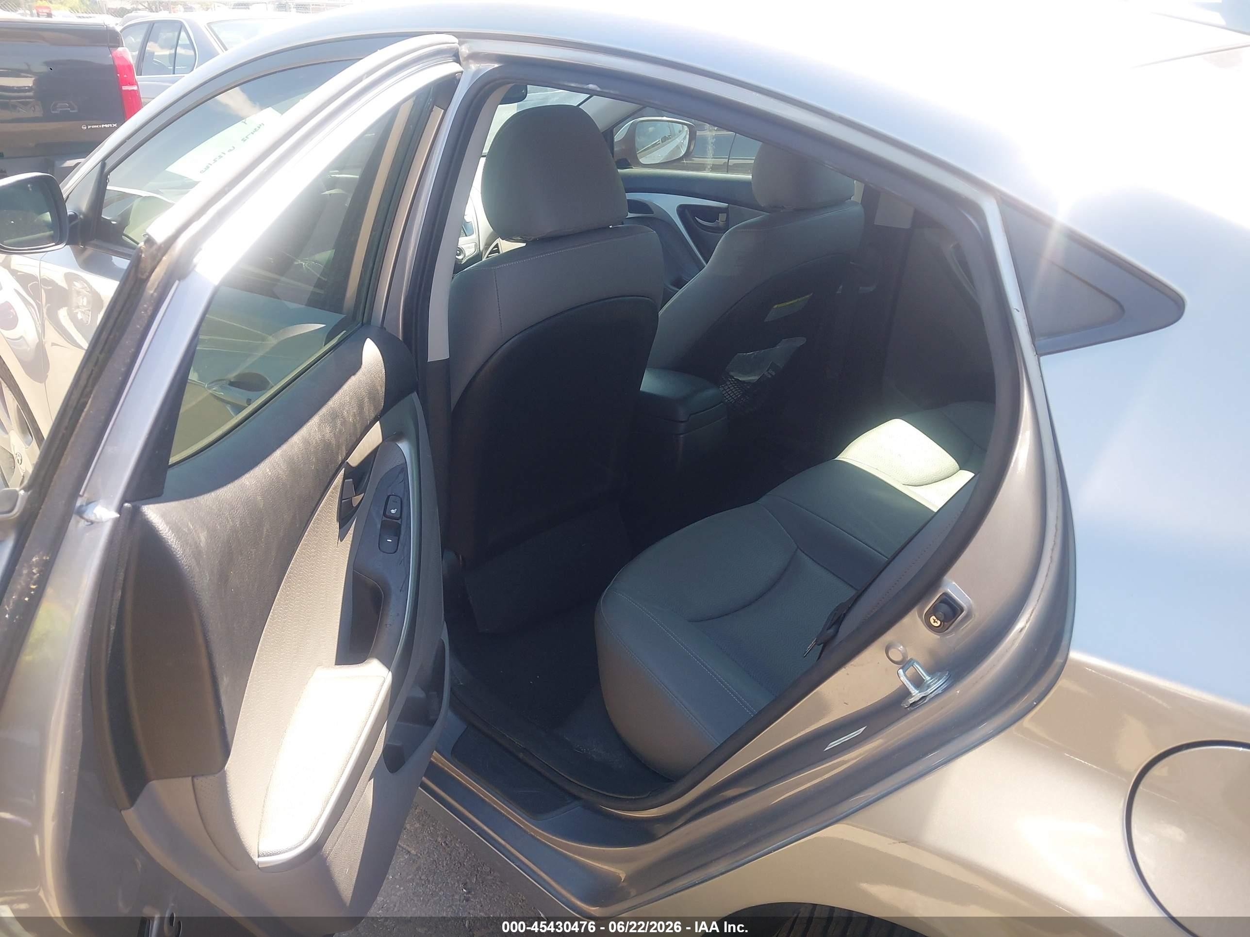 2013 Hyundai Elantra Limited Silver vin: KMHDH4AE7DU612881